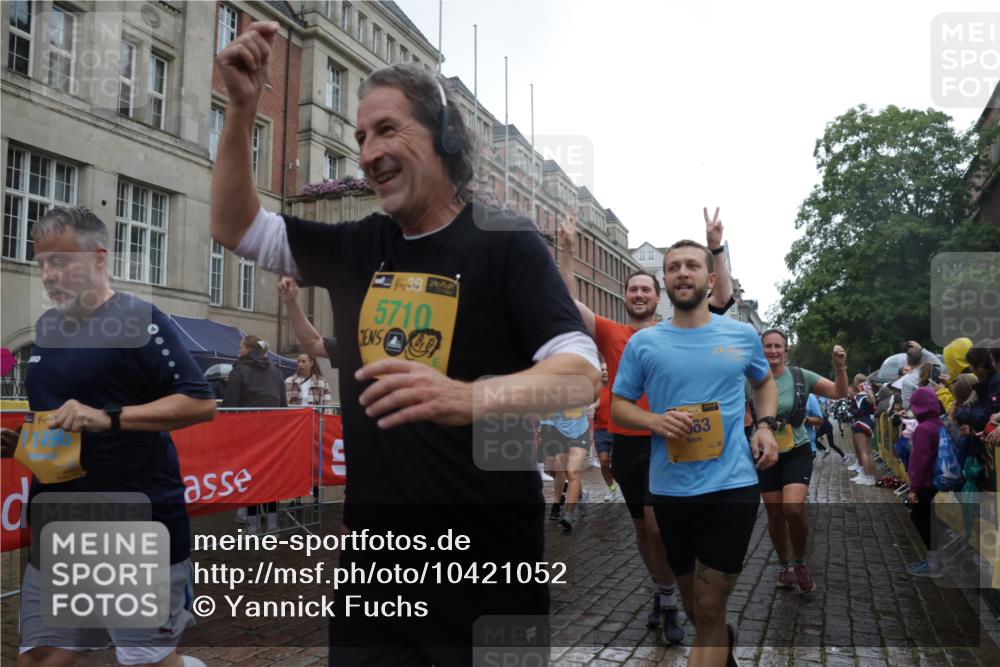 13.09.2026 - Kiel Lauf Yannick Fuchs http://msf.ph/oto/10421052 13.09.2026 10:53:29 Ziel 168, 207, 1199, 1757, 2692, 2859, 3498, 4005, 4515, 4657, 5285, 5766, 5769, 5788, 6543, 6712, 6821, 6926, 7021, 7132, 7365, 7571, 7649, 8003, 9677, 11166, 11253, 11537, 11556, 12380, 12513, 127, 373, 1071, 1486, 2174, 2336, 2859, 3104, 3153, 3173, 3500, 3587, 3657, 4196, 5329, 5642, 5643, 5691, 5710, 5838, 5924, 6015, 6055, 6104, 6161, 6181, 6374, 6695, 6777, 7139, 7596, 7869, 8422, 8483, 8516, 8518, 8580, 8863, 8905, 8935, 9749, 10276, 10367, 10721, 11074, 11097, 11253 meine-sportfotos.de