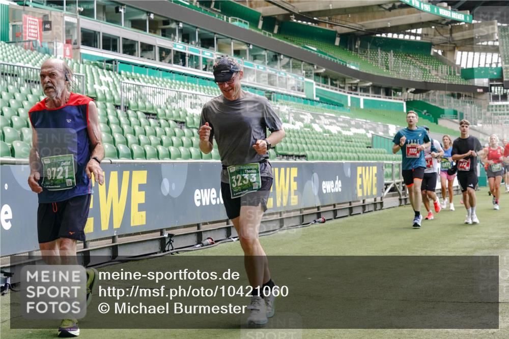 13.09.2026 - 21. swb-Marathon Bremen Michael Burmester http://msf.ph/oto/10421060 13.09.2026 12:59:09 Laufen im Stadion 141, 148, 191, 226, 232, 342, 511, 672, 745, 789, 790, 972, 1080, 1119, 1166, 1191, 1199, 1209, 1281, 1516, 1642, 1647, 1752, 1931, 1933, 2046, 2088, 2210, 2289, 2343, 2367, 2397, 2425, 2481, 2517, 2570, 2577, 2771, 2806, 2807, 2827, 2885, 2899, 2953, 2961, 2979, 3015, 3021, 3098, 3120, 3124, 3138, 3148, 3182, 3186, 3190, 3233, 3273, 3319, 3338, 3435, 3516, 3531, 3534, 3560, 3652, 3655, 3695, 3861, 3930, 3933, 3934, 205 meine-sportfotos.de