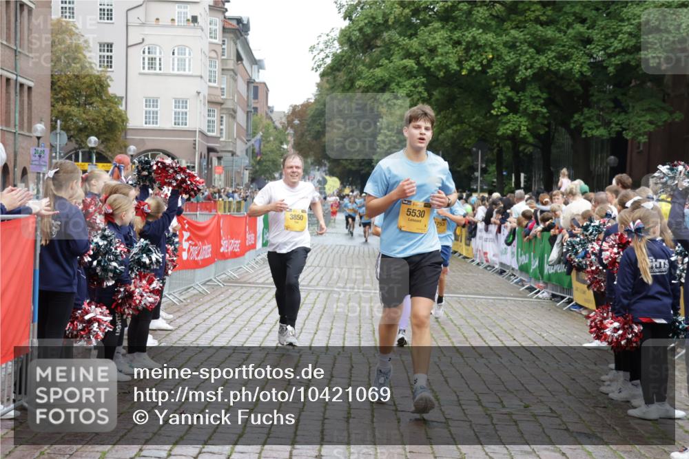 13.09.2026 - Kiel Lauf Yannick Fuchs http://msf.ph/oto/10421069 13.09.2026 09:43:01 Ziel 1040, 1213, 3849, 3850, 5530, 7874, 8191, 9311, 9354, 9629, 11753, 12678, 142, 445, 762, 771, 1045, 1777, 2608, 3827, 4322, 4548, 5559, 6075, 6213, 6423, 6542, 6913, 8532, 8870, 9311, 9519, 9592, 9706, 11721, 12190, 12678, 255, 623, 1508, 3041, 5929, 6377, 7099, 7532, 8808, 9933, 10047, 10118, 12259, 445, 771, 2914, 2955, 2977, 5559, 6099, 6542, 10938, 12190 meine-sportfotos.de