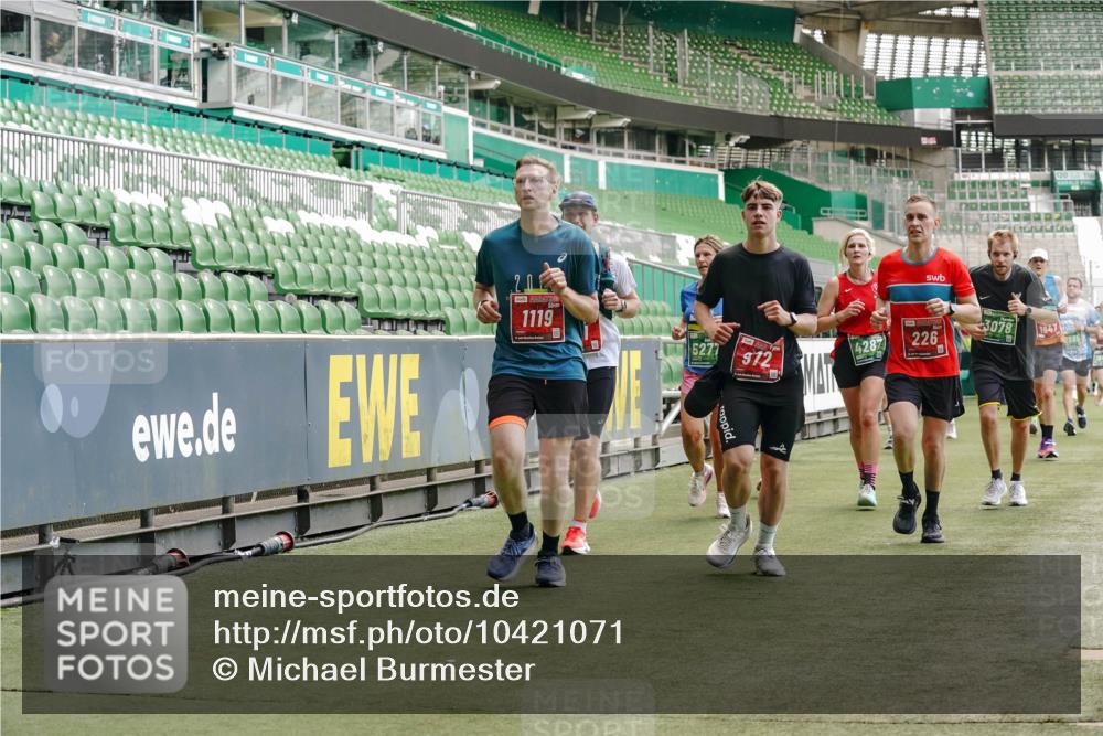 13.09.2026 - 21. swb-Marathon Bremen Michael Burmester http://msf.ph/oto/10421071 13.09.2026 12:59:11 Laufen im Stadion 141, 148, 191, 226, 232, 260, 342, 511, 672, 745, 789, 790, 972, 1080, 1119, 1166, 1191, 1199, 1209, 1281, 1493, 1494, 1516, 1642, 1647, 1752, 1931, 1933, 2046, 2088, 2210, 2289, 2343, 2367, 2397, 2425, 2481, 2517, 2570, 2577, 2771, 2806, 2807, 2827, 2885, 2899, 2914, 2953, 2961, 2979, 3015, 3021, 3098, 3120, 3124, 3138, 3148, 3182, 3186, 3190, 3233, 3273, 3319, 3338, 3435, 3516, 3531, 3534, 3560, 3652, 3655, 3695, 3861, 3930, 3933, 3934, 205 meine-sportfotos.de