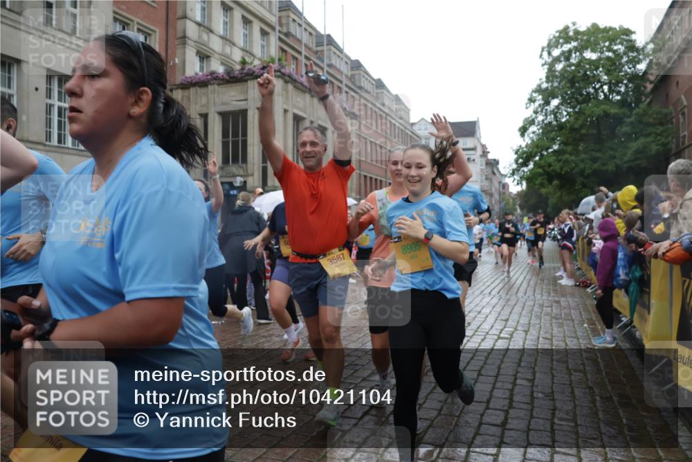 13.09.2026 - Kiel Lauf Yannick Fuchs http://msf.ph/oto/10421104 13.09.2026 10:53:32 Ziel 183, 1199, 1757, 2692, 3027, 3498, 4005, 4515, 4657, 5285, 5766, 5769, 5788, 6543, 6712, 6821, 6926, 7021, 7132, 7365, 7571, 7599, 7649, 8003, 8821, 9198, 9677, 11166, 11537, 11556, 11912, 12380, 12513, 127, 168, 207, 373, 1071, 2174, 2336, 2859, 3104, 3153, 3173, 3500, 3587, 3657, 4196, 5642, 5643, 5691, 5924, 6015, 6055, 6104, 6161, 6181, 6374, 6695, 6777, 7139, 7596, 7869, 8422, 8483, 8518, 8905, 9749, 10276, 10367, 10721, 11074, 11097, 11253 meine-sportfotos.de