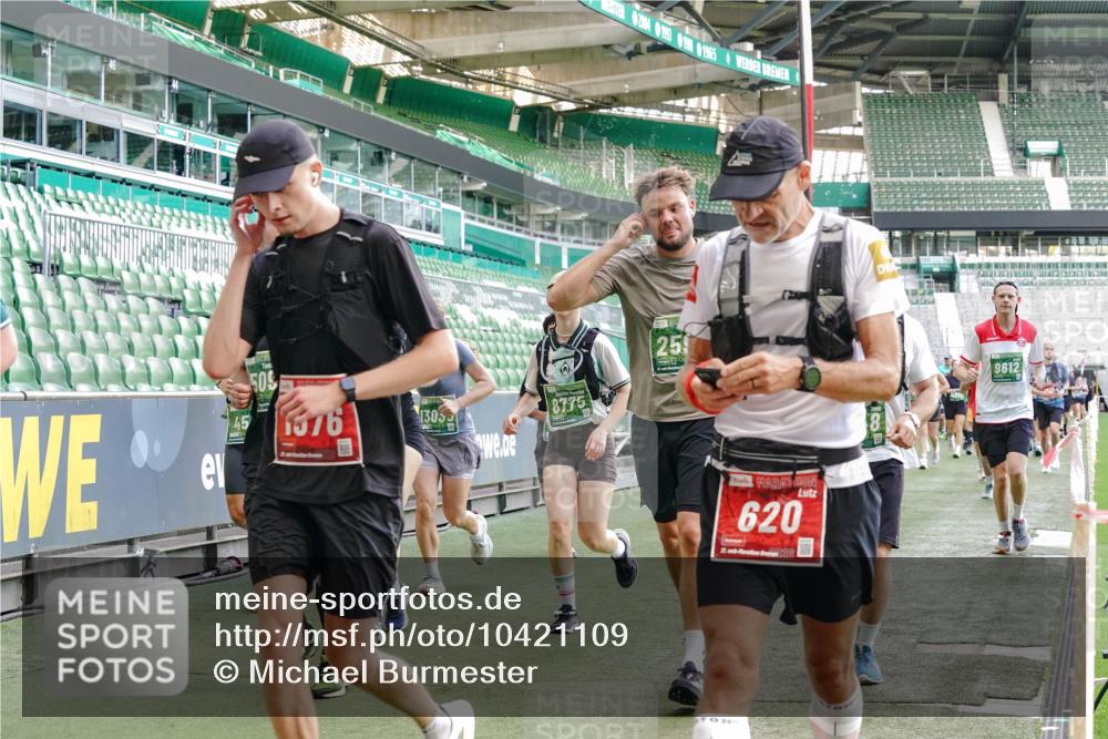 13.09.2026 - 21. swb-Marathon Bremen Michael Burmester http://msf.ph/oto/10421109 13.09.2026 13:22:01 Laufen im Stadion 128, 160, 211, 258, 343, 351, 423, 441, 571, 601, 620, 704, 782, 851, 1060, 1094, 1157, 1158, 1177, 1259, 1316, 1344, 1417, 1439, 1518, 1657, 1669, 1676, 1691, 1729, 1808, 1846, 1883, 2139, 2201, 2258, 2278, 2290, 2394, 2395, 2414, 2437, 2504, 2519, 2551, 2588, 2619, 2632, 2652, 2660, 2685, 2711, 2736, 2793, 2828, 2886, 2954, 2964, 2995, 3004, 3010, 3022, 3034, 3070, 3074, 3102, 3144, 3225, 3351, 3530, 3682, 3784, 4020, 4406, 4407, 4431, 4584, 1506 meine-sportfotos.de