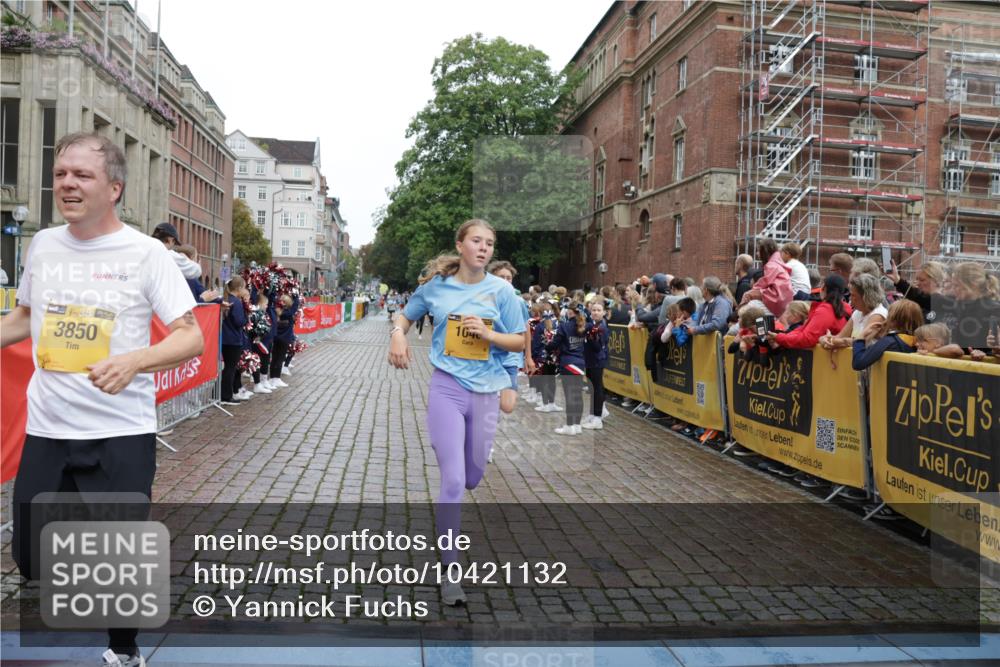 13.09.2026 - Kiel Lauf Yannick Fuchs http://msf.ph/oto/10421132 13.09.2026 09:43:04 Ziel 1040, 1213, 3041, 3850, 5530, 7874, 8191, 9354, 11753, 12259, 142, 762, 1045, 1777, 2608, 3827, 3849, 4322, 4548, 6075, 6213, 6423, 6913, 7874, 8532, 8870, 9311, 9519, 9592, 9629, 9706, 11721, 12190, 12678, 255, 623, 1508, 4256, 5929, 6377, 7099, 7532, 8066, 8808, 9933, 10047, 10118, 445, 771, 1045, 1777, 2914, 4548, 5559, 6075, 6099, 6213, 6542, 12190 meine-sportfotos.de