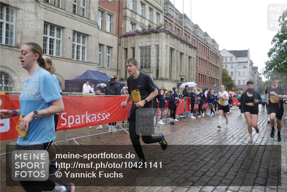 13.09.2026 - Kiel Lauf Yannick Fuchs http://msf.ph/oto/10421141 13.09.2026 10:53:35 Ziel 183, 1199, 1757, 2225, 2433, 2692, 3027, 3498, 3922, 4515, 4657, 5285, 5766, 5769, 5788, 6712, 6926, 7021, 7132, 7571, 7599, 7649, 8003, 8642, 8821, 8987, 9198, 9471, 9677, 11166, 11537, 11556, 11912, 12380, 127, 168, 207, 373, 2174, 2336, 2859, 3104, 3153, 3173, 3500, 4005, 4196, 5691, 5924, 6055, 6104, 6181, 6374, 6543, 6821, 7139, 7365, 7869, 8422, 8483, 8518, 9749, 10276, 10367, 10721, 11074, 11097, 11253, 11556, 12380 meine-sportfotos.de