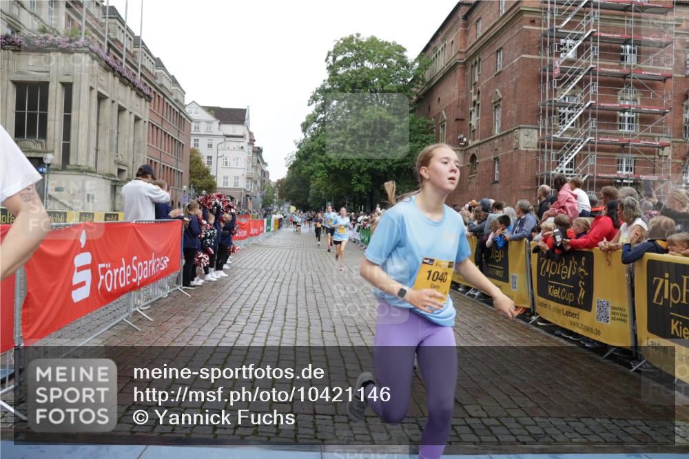 13.09.2026 - Kiel Lauf Yannick Fuchs http://msf.ph/oto/10421146 13.09.2026 09:43:04 Ziel 1040, 1213, 3041, 3850, 5530, 7874, 8191, 9354, 11753, 12259, 142, 762, 1045, 1777, 2608, 3827, 3849, 4322, 4548, 6075, 6213, 6423, 6913, 7874, 8532, 8870, 9311, 9519, 9592, 9629, 9706, 11721, 12190, 12678, 255, 623, 1508, 4256, 5929, 6377, 7099, 7532, 8066, 8808, 9933, 10047, 10118, 445, 771, 1045, 1777, 2914, 4548, 5559, 6075, 6099, 6213, 6542, 12190 meine-sportfotos.de