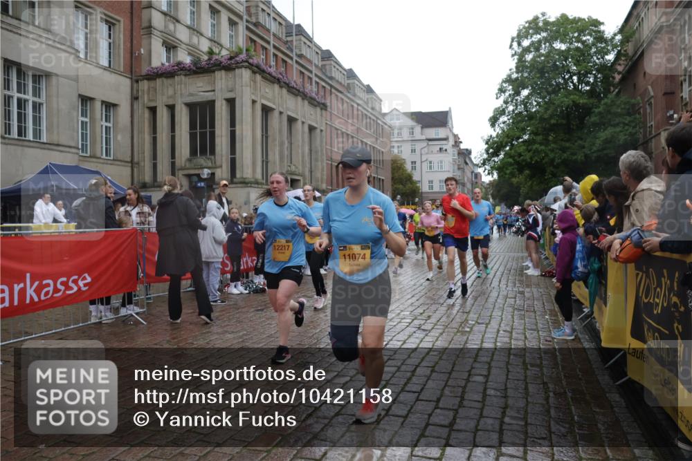 13.09.2026 - Kiel Lauf Yannick Fuchs http://msf.ph/oto/10421158 13.09.2026 10:53:37 Ziel 183, 661, 1199, 2225, 2433, 2692, 3027, 3498, 3922, 4515, 4657, 5285, 5766, 5769, 5788, 6712, 6926, 7021, 7132, 7571, 7599, 8003, 8642, 8821, 8987, 9198, 9471, 9677, 10002, 11166, 11537, 11912, 12088, 127, 168, 207, 373, 1757, 2174, 2336, 2859, 3104, 3153, 3173, 3500, 4005, 4196, 5691, 5924, 6055, 6104, 6181, 6374, 6543, 6821, 7365, 7649, 7869, 8422, 8483, 8518, 10276, 10367, 11074, 11097, 11253, 11556, 12380, 2683 meine-sportfotos.de