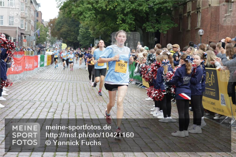 13.09.2026 - Kiel Lauf Yannick Fuchs http://msf.ph/oto/10421160 13.09.2026 09:43:06 Ziel 1040, 3041, 3850, 5530, 8191, 9354, 10047, 11753, 12259, 142, 762, 1045, 1213, 1777, 2608, 3827, 3849, 4322, 4548, 6075, 6213, 6423, 6913, 7874, 8532, 8870, 9311, 9519, 9592, 9629, 9706, 11721, 12678, 255, 623, 1508, 4256, 5929, 6377, 7099, 7532, 7857, 8066, 8808, 9933, 10118, 445, 771, 1045, 1777, 2608, 4548, 5559, 6075, 6099, 6213, 6423, 6542, 6913, 12190 meine-sportfotos.de