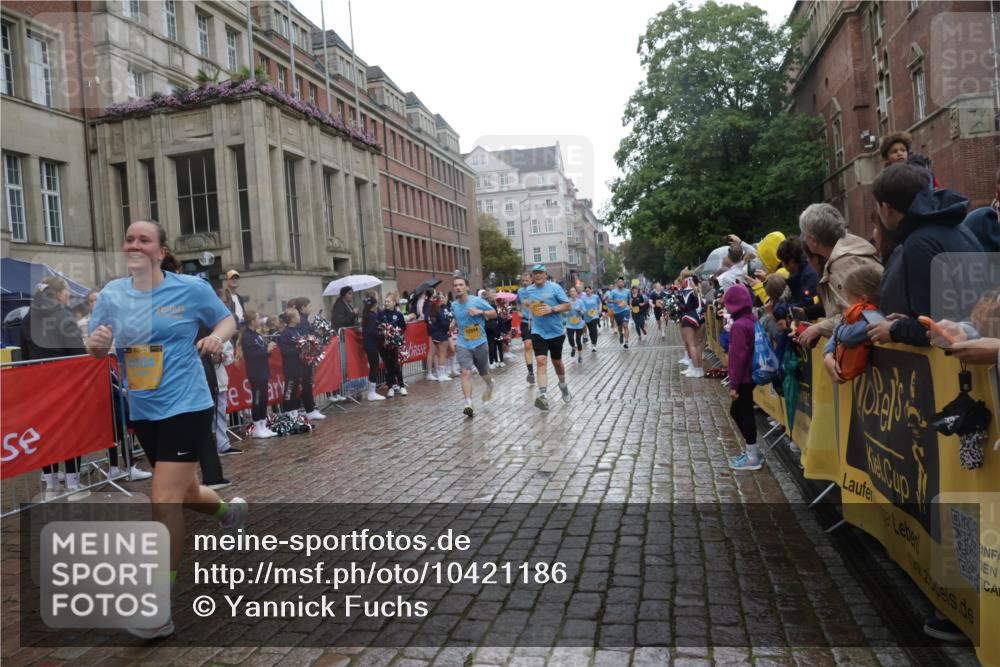 13.09.2026 - Kiel Lauf Yannick Fuchs http://msf.ph/oto/10421186 13.09.2026 10:53:43 Ziel 183, 661, 1199, 1424, 2225, 2433, 2843, 3027, 3922, 3962, 4249, 4515, 4633, 5073, 5427, 6712, 6761, 6926, 7467, 7571, 7599, 8003, 8642, 8821, 8987, 9198, 9471, 9677, 9705, 10002, 11912, 12088, 12404, 168, 207, 373, 1757, 2174, 2336, 2692, 2859, 3153, 3498, 4005, 4196, 4515, 4657, 5285, 5691, 5766, 5769, 5788, 5924, 6055, 6104, 6181, 6543, 6821, 7021, 7132, 7365, 7649, 7869, 8422, 10276, 10367, 11097, 11166, 11253, 11537, 11556, 12380, 2683, 3886, 12844 meine-sportfotos.de