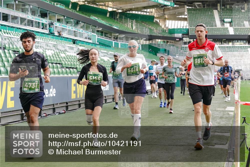 13.09.2026 - 21. swb-Marathon Bremen Michael Burmester http://msf.ph/oto/10421191 13.09.2026 13:22:04 Laufen im Stadion 128, 160, 211, 258, 343, 351, 423, 441, 571, 601, 620, 782, 851, 1060, 1094, 1157, 1158, 1177, 1259, 1316, 1344, 1417, 1439, 1518, 1657, 1669, 1676, 1691, 1729, 1808, 1846, 1883, 2139, 2201, 2258, 2278, 2290, 2394, 2395, 2414, 2437, 2504, 2519, 2551, 2588, 2619, 2632, 2652, 2660, 2685, 2711, 2736, 2793, 2828, 2954, 2964, 2995, 3004, 3010, 3022, 3034, 3070, 3074, 3102, 3144, 3225, 3351, 3530, 3682, 3784, 4020, 4406, 4407, 4431, 4584, 1506 meine-sportfotos.de