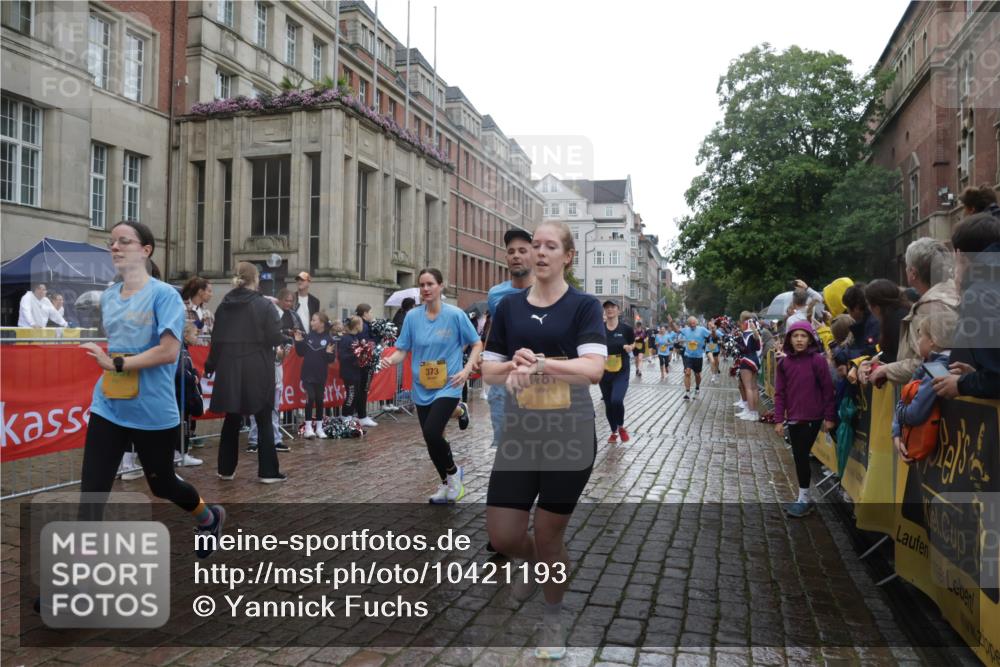 13.09.2026 - Kiel Lauf Yannick Fuchs http://msf.ph/oto/10421193 13.09.2026 10:53:48 Ziel 661, 1117, 1424, 2033, 2225, 2433, 2843, 3092, 3817, 3822, 3922, 3962, 4249, 4633, 4701, 5073, 5203, 5427, 5431, 5884, 6297, 6761, 7144, 7467, 7695, 8610, 8642, 8987, 9124, 9471, 9705, 10002, 11897, 12088, 12404, 168, 183, 207, 373, 1199, 1757, 2174, 2336, 2692, 2859, 3027, 3498, 3922, 4005, 4196, 4515, 4657, 5285, 5691, 5766, 5769, 5788, 6181, 6543, 6821, 7021, 7132, 7365, 7649, 8422, 10276, 10367, 11097, 11166, 11253, 11537, 11556, 12380, 2683, 3886, 12844 meine-sportfotos.de