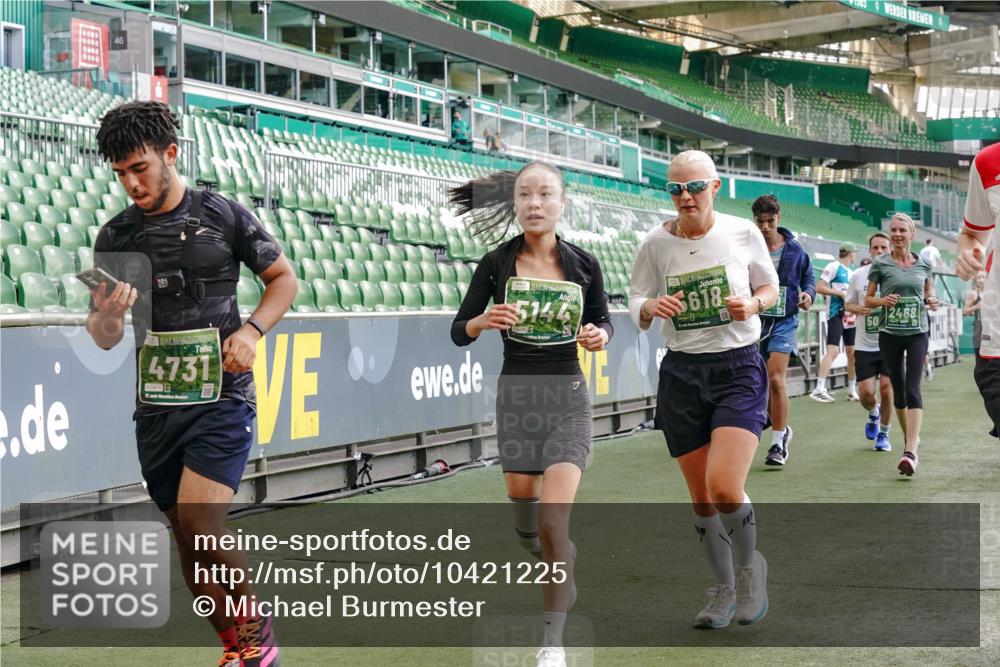 13.09.2026 - 21. swb-Marathon Bremen Michael Burmester http://msf.ph/oto/10421225 13.09.2026 13:22:05 Laufen im Stadion 128, 160, 211, 258, 343, 351, 423, 441, 571, 601, 620, 782, 851, 1060, 1094, 1157, 1158, 1177, 1259, 1316, 1344, 1417, 1439, 1518, 1657, 1669, 1676, 1691, 1729, 1808, 1846, 1883, 2139, 2201, 2258, 2278, 2290, 2394, 2395, 2414, 2437, 2504, 2519, 2551, 2588, 2619, 2632, 2652, 2660, 2685, 2711, 2736, 2828, 2954, 2964, 2995, 3004, 3010, 3022, 3034, 3070, 3074, 3144, 3225, 3351, 3530, 3682, 3784, 4020, 4406, 4407, 4431, 4584, 1506 meine-sportfotos.de