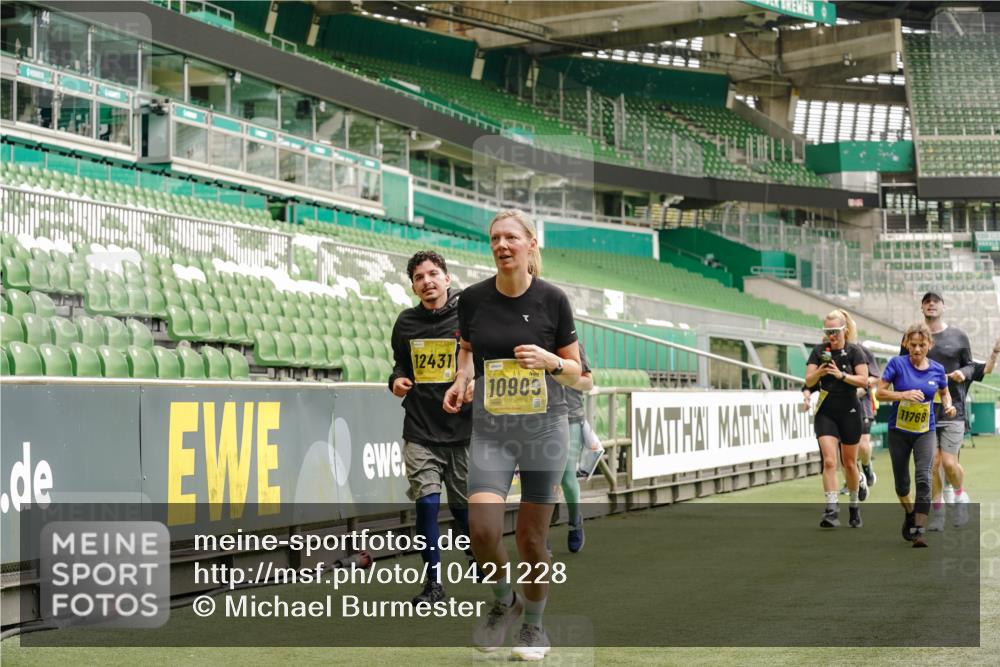 13.09.2026 - 21. swb-Marathon Bremen Michael Burmester http://msf.ph/oto/10421228 13.09.2026 10:44:42 Laufen im Stadion 10004, 10005, 10137, 10176, 10191, 10192, 10194, 10202, 10271, 10295, 10325, 10335, 10344, 10402, 10430, 10459, 10513, 10524, 10568, 10600, 10605, 10606, 10629, 10679, 10713, 10756, 10779, 10882, 10899, 10900, 10979, 10997, 10999, 11081, 11200, 11217, 11233, 11264, 11307, 11333, 11337, 11355, 11385, 11408, 11448, 11456, 11461, 11482, 11495, 11629, 11808, 11932, 11943, 12057, 12089, 12151, 12153, 12224, 12226, 12311, 12321, 12334, 12539 meine-sportfotos.de