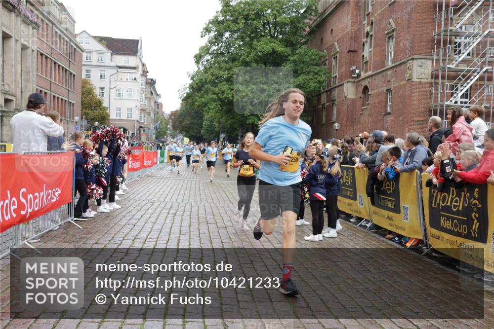 13.09.2026 - Kiel Lauf Yannick Fuchs http://msf.ph/oto/10421233 13.09.2026 09:43:09 Ziel 1040, 3041, 3850, 5530, 5929, 7532, 8808, 9354, 9933, 10047, 10118, 11753, 12259, 142, 762, 1213, 3827, 3849, 4322, 6423, 7874, 8191, 8532, 8870, 9311, 9519, 9592, 9629, 9706, 11721, 12678, 255, 401, 623, 1508, 4256, 6377, 7099, 7857, 8066, 10189, 10300, 12575, 445, 771, 1045, 1777, 2608, 4548, 5559, 6075, 6213, 6423, 6542, 6913, 9706, 12190 meine-sportfotos.de