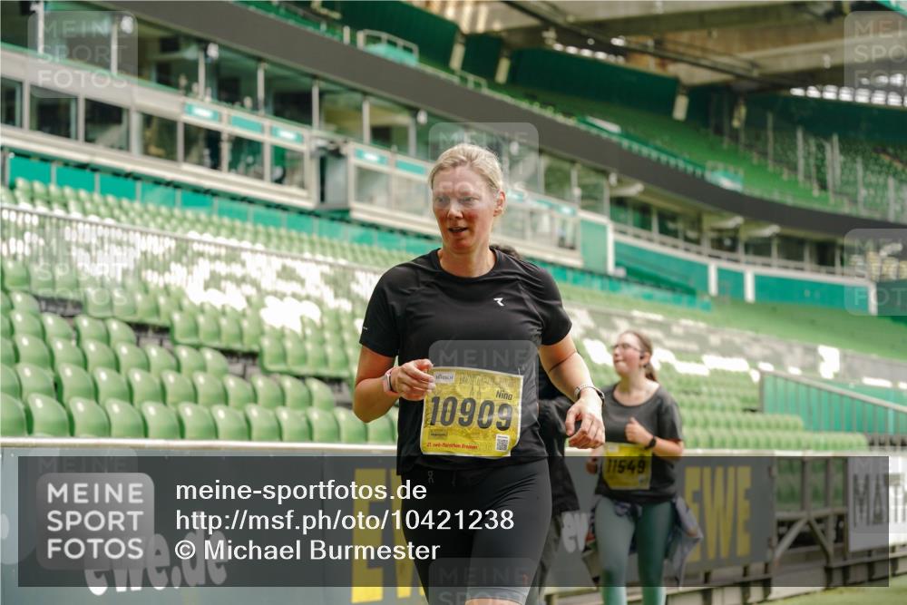 13.09.2026 - 21. swb-Marathon Bremen Michael Burmester http://msf.ph/oto/10421238 13.09.2026 10:44:43 Laufen im Stadion 10004, 10005, 10137, 10176, 10191, 10192, 10194, 10202, 10242, 10271, 10295, 10325, 10335, 10344, 10402, 10430, 10459, 10513, 10524, 10568, 10600, 10605, 10606, 10629, 10679, 10713, 10756, 10779, 10882, 10899, 10900, 10979, 10997, 10999, 11081, 11200, 11217, 11233, 11264, 11307, 11333, 11337, 11355, 11385, 11408, 11448, 11456, 11461, 11482, 11495, 11629, 11808, 11932, 11943, 12057, 12089, 12151, 12153, 12224, 12226, 12311, 12321, 12334, 12539 meine-sportfotos.de