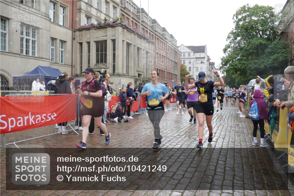 13.09.2026 - Kiel Lauf Yannick Fuchs http://msf.ph/oto/10421249 13.09.2026 10:53:56 Ziel 1117, 2033, 2683, 3092, 3269, 3817, 3822, 3886, 4045, 4101, 4276, 4581, 4701, 4867, 5073, 5203, 5427, 5431, 5506, 5621, 5626, 5650, 5675, 5678, 5884, 6297, 6394, 7144, 7518, 7695, 8610, 8639, 9124, 9666, 9705, 10146, 10766, 11486, 11897, 168, 183, 207, 661, 1199, 1424, 1757, 2225, 2433, 2692, 2843, 3027, 3498, 3922, 3962, 4005, 4249, 4515, 4633, 4657, 5285, 5766, 5769, 5788, 6543, 6821, 7021, 7132, 7365, 7649, 11166, 11537, 11556, 12380, 243 meine-sportfotos.de