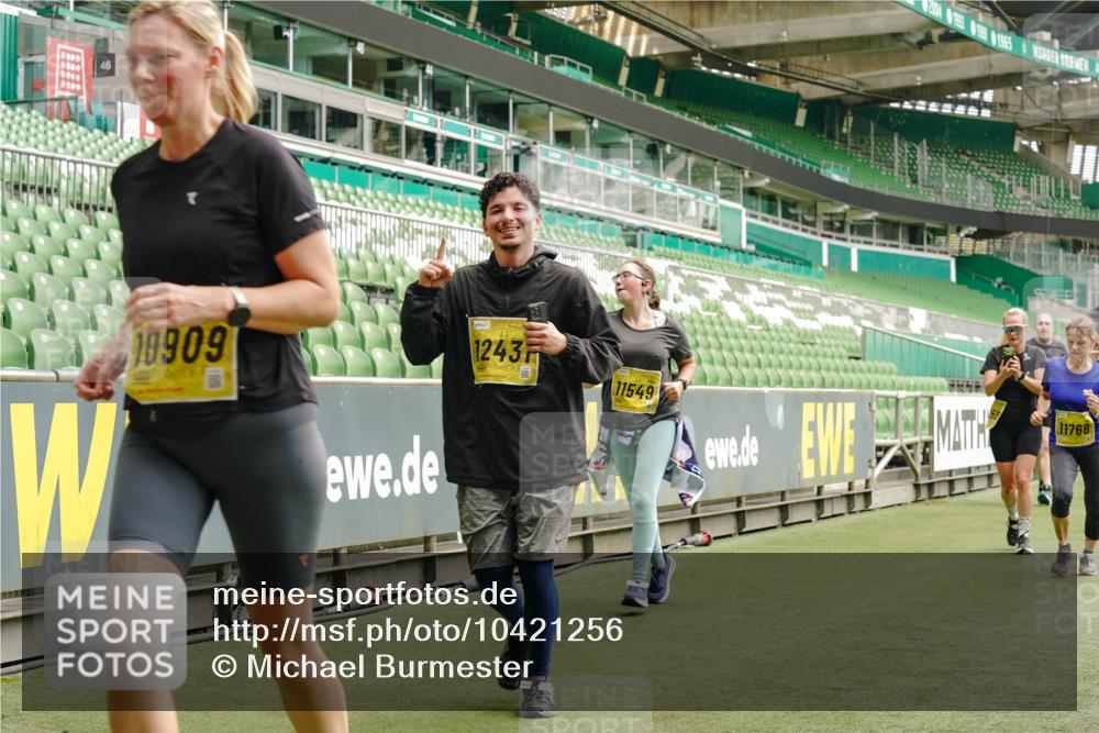 13.09.2026 - 21. swb-Marathon Bremen Michael Burmester http://msf.ph/oto/10421256 13.09.2026 10:44:45 Laufen im Stadion 10004, 10005, 10137, 10176, 10191, 10192, 10194, 10202, 10242, 10271, 10295, 10325, 10335, 10344, 10402, 10430, 10459, 10513, 10524, 10568, 10600, 10605, 10606, 10629, 10679, 10713, 10756, 10779, 10882, 10899, 10900, 10979, 10997, 10999, 11081, 11200, 11217, 11233, 11264, 11307, 11333, 11337, 11355, 11385, 11408, 11448, 11456, 11461, 11482, 11495, 11629, 11808, 11932, 11943, 12057, 12089, 12151, 12153, 12224, 12226, 12311, 12321, 12334, 12539 meine-sportfotos.de