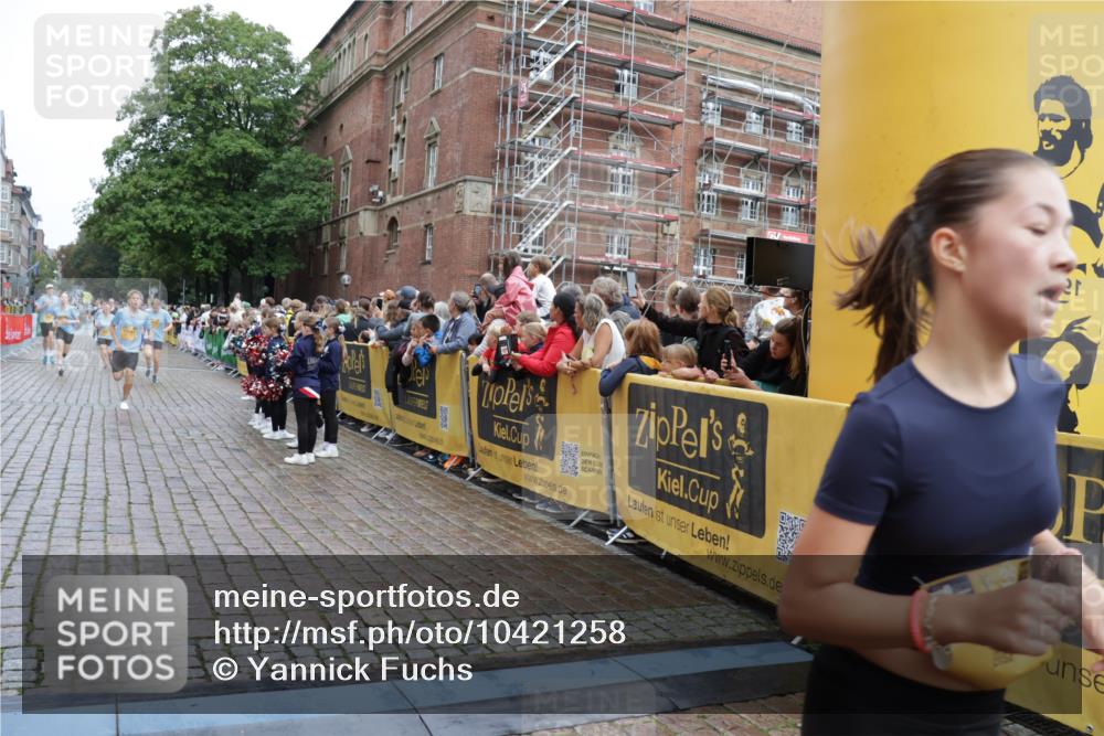 13.09.2026 - Kiel Lauf Yannick Fuchs http://msf.ph/oto/10421258 13.09.2026 09:43:11 Ziel 1040, 1508, 3041, 3850, 5929, 7099, 7532, 8808, 9354, 9933, 10047, 10118, 11753, 12259, 142, 762, 1040, 1213, 3827, 3849, 3850, 4322, 5530, 7874, 8191, 8532, 8870, 9311, 9519, 9592, 9629, 9706, 11721, 12678, 40, 255, 401, 623, 1857, 4256, 6377, 7857, 8066, 10189, 10300, 12575, 142, 1045, 1777, 2608, 4548, 6075, 6213, 6423, 6913, 8532, 9706, 12190 meine-sportfotos.de