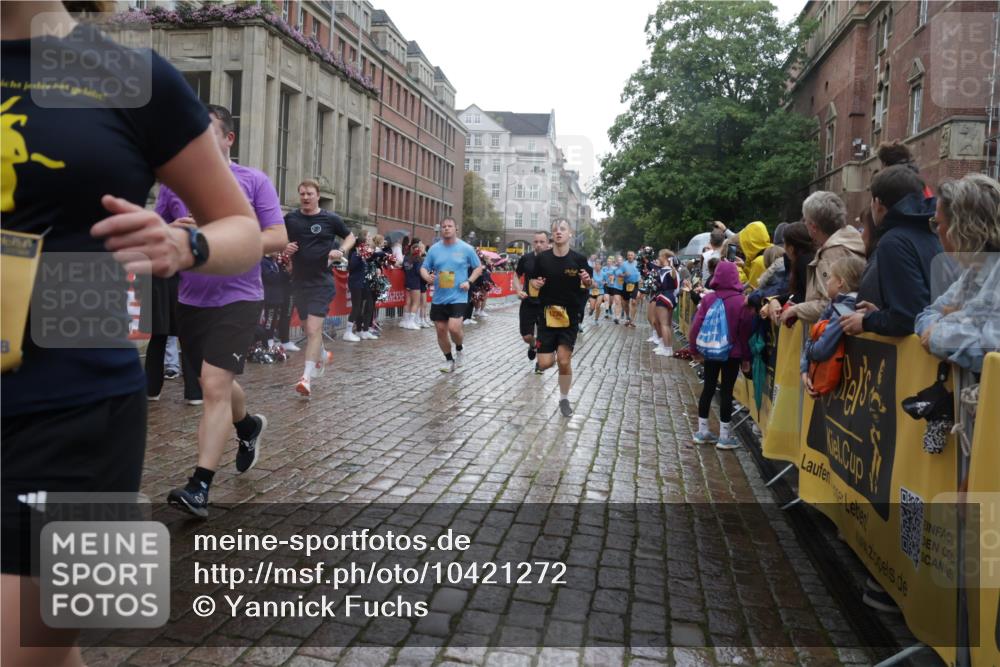 13.09.2026 - Kiel Lauf Yannick Fuchs http://msf.ph/oto/10421272 13.09.2026 10:53:58 Ziel 1117, 2033, 2683, 3024, 3092, 3269, 3817, 3822, 3886, 4045, 4101, 4276, 4581, 4701, 4867, 5073, 5203, 5431, 5506, 5621, 5626, 5650, 5675, 5678, 5680, 5884, 6297, 6394, 7144, 7518, 7535, 7695, 8610, 8639, 9124, 9517, 9618, 9666, 9705, 10146, 10766, 11486, 11897, 183, 661, 1199, 1424, 1757, 2225, 2433, 2692, 2843, 3027, 3498, 3922, 3962, 4005, 4249, 4515, 4633, 4657, 5073, 5285, 5427, 5766, 5769, 5788, 6543, 6821, 7021, 7132, 7365, 7649, 11166, 11537, 11556, 12380, 243 meine-sportfotos.de