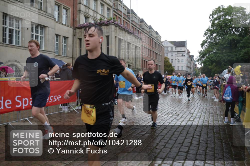13.09.2026 - Kiel Lauf Yannick Fuchs http://msf.ph/oto/10421288 13.09.2026 10:53:59 Ziel 1117, 1740, 2033, 2683, 3024, 3092, 3269, 3817, 3822, 3886, 4045, 4101, 4276, 4581, 4701, 4867, 5203, 5431, 5506, 5621, 5626, 5650, 5675, 5678, 5680, 5884, 6297, 6394, 7144, 7518, 7535, 7695, 8610, 8639, 9088, 9124, 9517, 9618, 9666, 10119, 10146, 10766, 11486, 11897, 183, 661, 1199, 1424, 1757, 2225, 2433, 2692, 2843, 3027, 3498, 3817, 3922, 3962, 4249, 4515, 4633, 4657, 5073, 5285, 5427, 5766, 5769, 5788, 5884, 7021, 7132, 7365, 7649, 11166, 11537, 11556, 12380, 243 meine-sportfotos.de