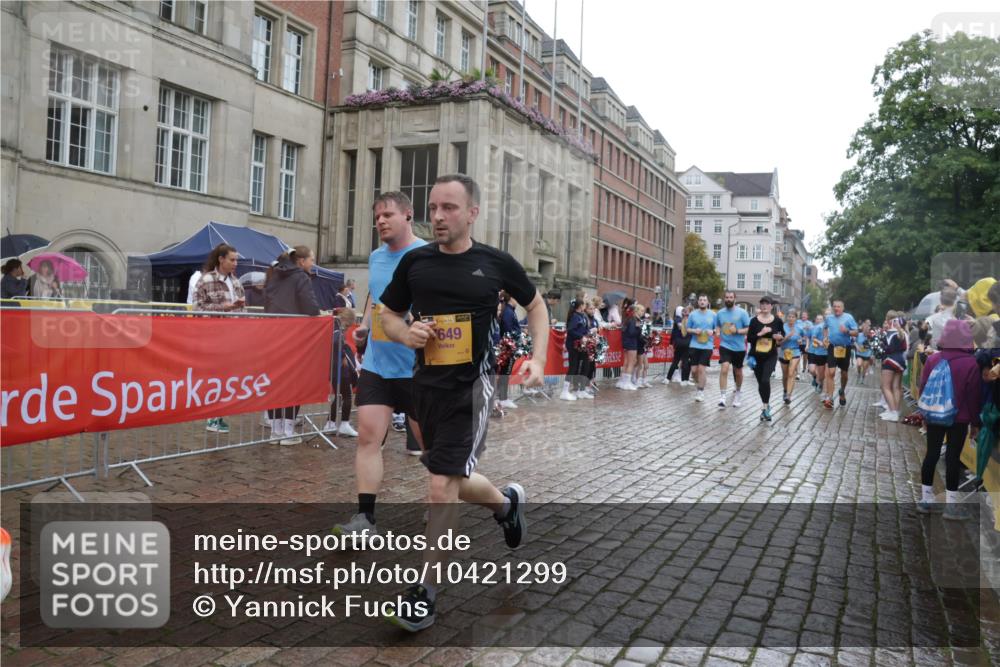 13.09.2026 - Kiel Lauf Yannick Fuchs http://msf.ph/oto/10421299 13.09.2026 10:54:00 Ziel 1117, 1740, 2033, 2683, 3024, 3092, 3269, 3822, 3886, 4045, 4101, 4264, 4276, 4581, 4701, 4867, 5119, 5203, 5431, 5506, 5621, 5626, 5650, 5675, 5678, 5680, 6297, 6394, 7144, 7518, 7535, 7695, 8610, 8639, 9088, 9517, 9618, 9666, 10119, 10146, 10766, 11486, 11897, 183, 661, 1199, 1424, 1757, 2033, 2225, 2433, 2692, 2843, 3027, 3498, 3817, 3822, 3922, 3962, 4249, 4515, 4633, 4657, 5073, 5285, 5427, 5766, 5769, 5788, 5884, 7021, 7132, 7649, 11166, 11537, 11556, 12380, 243 meine-sportfotos.de