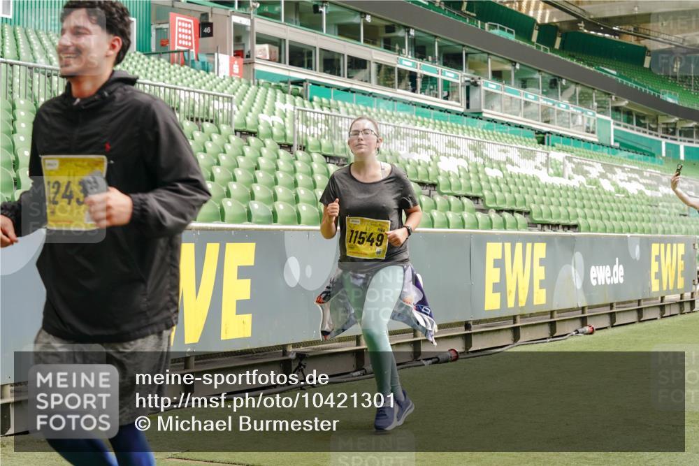13.09.2026 - 21. swb-Marathon Bremen Michael Burmester http://msf.ph/oto/10421301 13.09.2026 10:44:46 Laufen im Stadion 10004, 10005, 10137, 10176, 10191, 10192, 10194, 10202, 10242, 10271, 10295, 10325, 10335, 10344, 10402, 10430, 10459, 10513, 10524, 10568, 10600, 10605, 10606, 10629, 10679, 10713, 10756, 10779, 10882, 10899, 10900, 10979, 10997, 10999, 11081, 11200, 11217, 11233, 11264, 11307, 11333, 11337, 11355, 11385, 11408, 11448, 11456, 11461, 11482, 11495, 11629, 11808, 11932, 11943, 12057, 12089, 12151, 12153, 12224, 12226, 12311, 12321, 12334, 12539 meine-sportfotos.de
