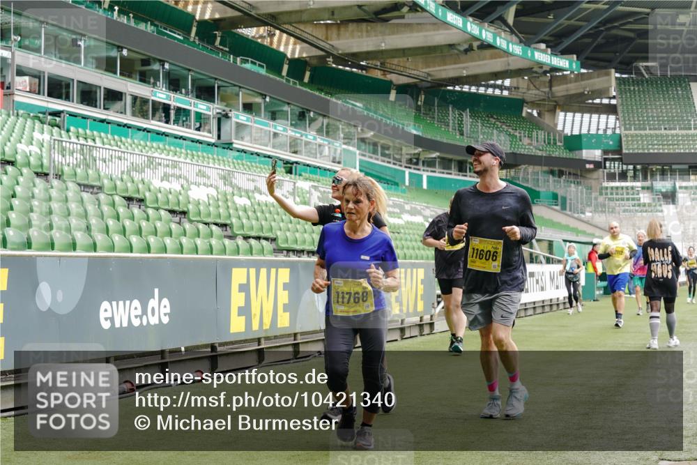 13.09.2026 - 21. swb-Marathon Bremen Michael Burmester http://msf.ph/oto/10421340 13.09.2026 10:44:48 Laufen im Stadion 10004, 10005, 10137, 10176, 10191, 10192, 10194, 10202, 10242, 10271, 10295, 10325, 10335, 10344, 10402, 10430, 10459, 10513, 10524, 10568, 10600, 10605, 10606, 10629, 10679, 10713, 10756, 10779, 10882, 10899, 10900, 10979, 10997, 10999, 11081, 11200, 11217, 11233, 11264, 11307, 11333, 11337, 11355, 11385, 11408, 11448, 11456, 11461, 11482, 11495, 11629, 11808, 11932, 11943, 12057, 12089, 12151, 12153, 12224, 12226, 12311, 12321, 12334, 12539 meine-sportfotos.de