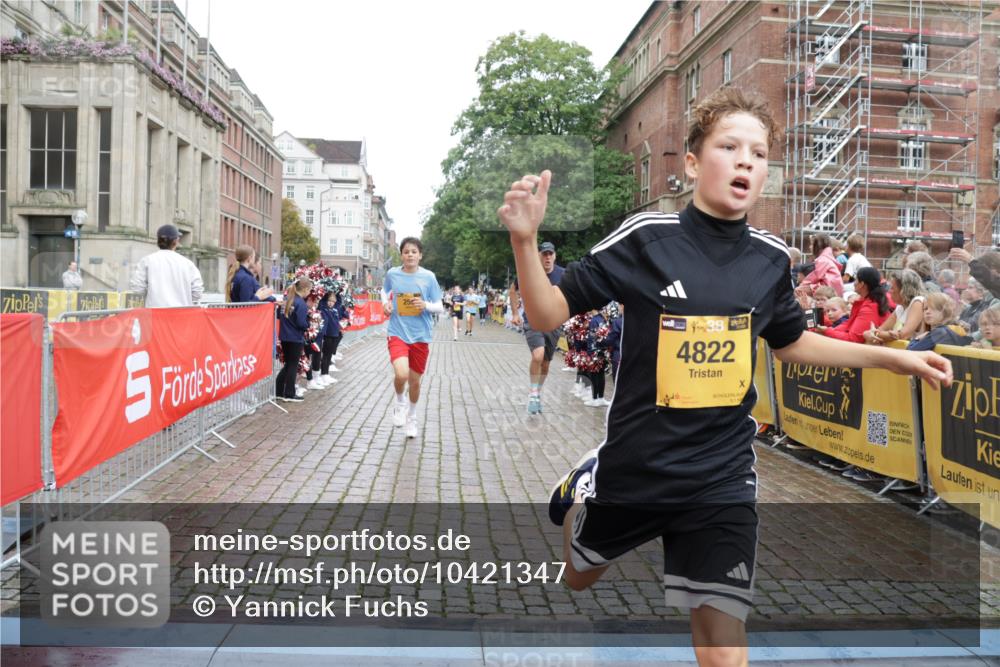 13.09.2026 - Kiel Lauf Yannick Fuchs http://msf.ph/oto/10421347 13.09.2026 09:43:19 Ziel 255, 623, 1508, 4256, 5929, 6377, 7099, 7532, 8066, 8808, 9933, 10047, 10118, 762, 1040, 1213, 3041, 3827, 3849, 3850, 4322, 5530, 7874, 8191, 8870, 9311, 9354, 9629, 11721, 11753, 12259, 12678, 40, 401, 1049, 1833, 1857, 4171, 7773, 7857, 7905, 8770, 8834, 10189, 10300, 10460, 11246, 12101, 12164, 12575, 142, 762, 3827, 4322, 8532, 9519, 9592 meine-sportfotos.de