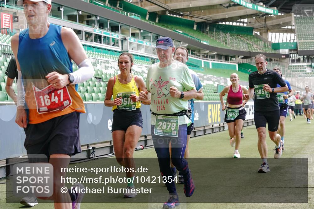 13.09.2026 - 21. swb-Marathon Bremen Michael Burmester http://msf.ph/oto/10421354 13.09.2026 12:59:20 Laufen im Stadion 135, 141, 148, 191, 226, 232, 260, 342, 511, 672, 745, 789, 790, 972, 1080, 1119, 1166, 1191, 1199, 1209, 1281, 1493, 1494, 1516, 1642, 1647, 1931, 1933, 2088, 2210, 2289, 2343, 2367, 2397, 2425, 2481, 2517, 2570, 2577, 2686, 2771, 2806, 2807, 2827, 2885, 2899, 2914, 2953, 2961, 2979, 3015, 3021, 3076, 3098, 3120, 3124, 3138, 3148, 3186, 3190, 3233, 3273, 3338, 3435, 3516, 3531, 3534, 3560, 3652, 3655, 3695, 3855, 3861, 3930, 3933, 3934, 205 meine-sportfotos.de