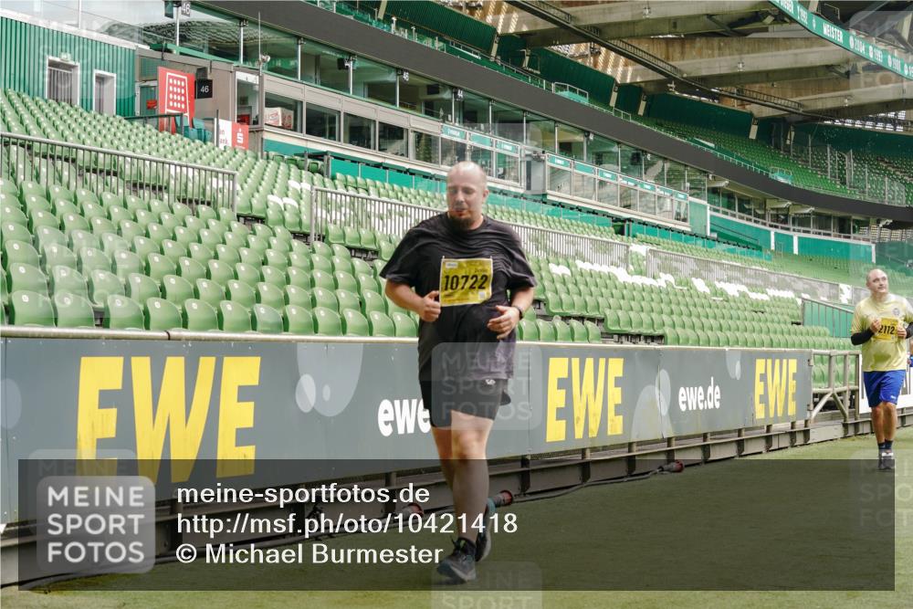 13.09.2026 - 21. swb-Marathon Bremen Michael Burmester http://msf.ph/oto/10421418 13.09.2026 10:44:51 Laufen im Stadion 10005, 10137, 10176, 10191, 10192, 10194, 10202, 10242, 10271, 10295, 10325, 10335, 10344, 10402, 10430, 10459, 10513, 10524, 10568, 10600, 10605, 10606, 10629, 10651, 10679, 10713, 10756, 10779, 10882, 10899, 10900, 10979, 10997, 10999, 11081, 11200, 11217, 11233, 11264, 11307, 11333, 11337, 11355, 11385, 11408, 11448, 11456, 11461, 11482, 11495, 11629, 11808, 11932, 11943, 12057, 12089, 12151, 12153, 12177, 12178, 12224, 12226, 12311, 12321, 12334, 12539 meine-sportfotos.de