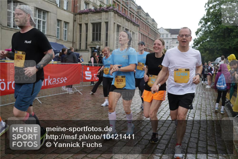 13.09.2026 - Kiel Lauf Yannick Fuchs http://msf.ph/oto/10421441 13.09.2026 10:54:18 Ziel 243, 394, 548, 932, 1343, 1613, 1765, 2196, 2471, 2579, 2746, 3293, 3337, 3729, 4246, 4310, 4525, 4582, 4827, 5318, 5392, 6519, 6888, 8328, 8640, 8849, 9400, 9655, 9863, 10443, 11961, 12746, 1117, 1424, 1740, 2033, 2683, 2843, 3024, 3092, 3269, 3649, 3817, 3822, 3886, 3962, 4045, 4101, 4249, 4264, 4276, 4581, 4633, 4701, 4867, 5073, 5119, 5203, 5392, 5427, 5431, 5506, 5621, 5626, 5650, 5675, 5678, 5680, 5884, 6519, 7276, 7518, 7535, 8925, 9088, 183 meine-sportfotos.de