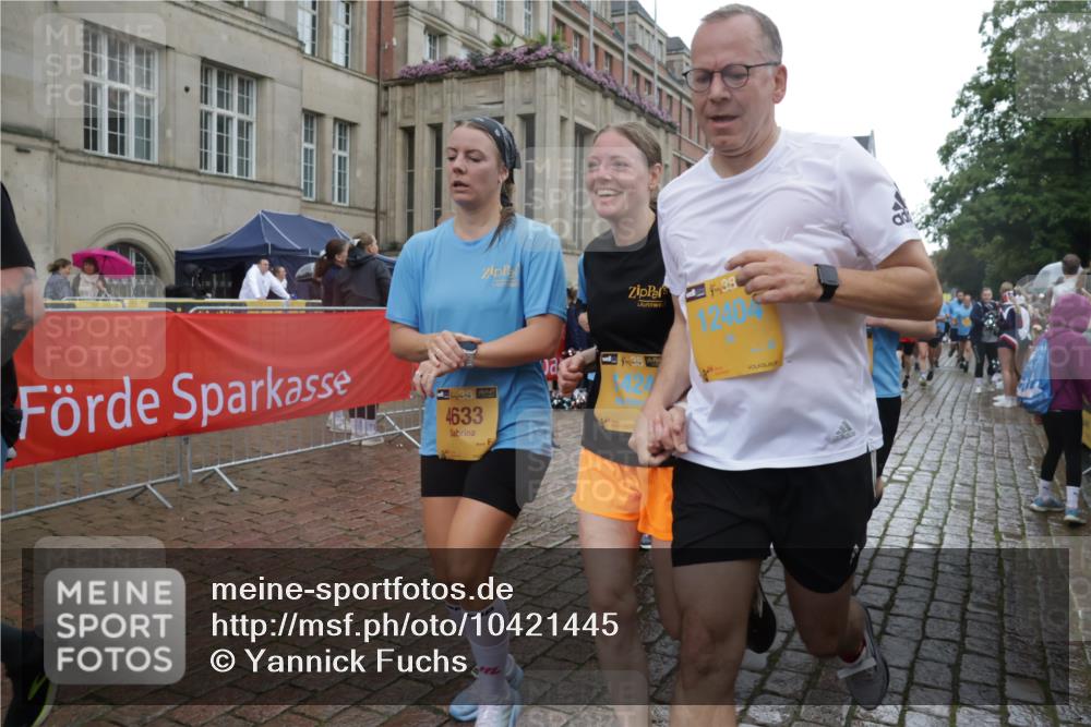 13.09.2026 - Kiel Lauf Yannick Fuchs http://msf.ph/oto/10421445 13.09.2026 10:54:18 Ziel 243, 394, 548, 932, 1343, 1613, 1765, 2196, 2471, 2579, 2746, 3293, 3337, 3729, 4246, 4310, 4525, 4582, 4827, 5318, 5392, 6519, 6888, 8328, 8640, 8849, 9400, 9655, 9863, 10443, 11961, 12746, 1117, 1424, 1740, 2033, 2683, 2843, 3024, 3092, 3269, 3649, 3817, 3822, 3886, 3962, 4045, 4101, 4249, 4264, 4276, 4581, 4633, 4701, 4867, 5073, 5119, 5203, 5392, 5427, 5431, 5506, 5621, 5626, 5650, 5675, 5678, 5680, 5884, 6519, 7276, 7518, 7535, 8925, 9088, 183 meine-sportfotos.de