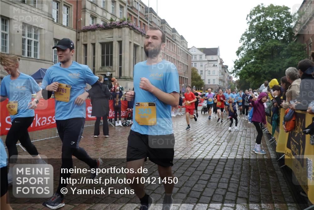 13.09.2026 - Kiel Lauf Yannick Fuchs http://msf.ph/oto/10421450 13.09.2026 10:54:19 Ziel 243, 394, 548, 932, 1343, 1613, 1765, 2196, 2259, 2471, 2579, 2746, 3293, 3337, 3729, 4246, 4310, 4525, 4582, 4827, 5318, 5578, 6571, 6888, 8328, 8640, 8849, 9400, 9655, 9863, 10049, 10443, 11961, 12746, 1117, 1424, 1740, 2033, 2683, 2746, 2843, 3024, 3092, 3269, 3649, 3817, 3822, 3886, 4045, 4101, 4249, 4264, 4276, 4525, 4581, 4633, 4701, 4867, 5073, 5119, 5203, 5392, 5427, 5431, 5506, 5621, 5626, 5650, 5675, 5678, 5680, 5884, 6519, 7276, 7518, 7535, 8925, 9088, 183 meine-sportfotos.de