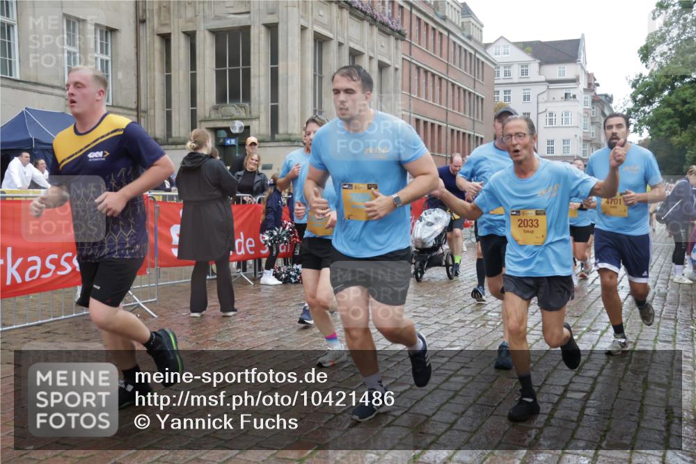 13.09.2026 - Kiel Lauf Yannick Fuchs http://msf.ph/oto/10421486 13.09.2026 10:54:24 Ziel 394, 932, 1127, 1613, 1765, 2259, 3729, 4246, 4310, 4827, 5318, 5560, 5578, 6063, 6208, 6571, 6887, 7558, 8328, 8640, 8711, 9655, 9863, 10049, 243, 548, 1117, 1343, 1740, 2033, 2196, 2471, 2579, 2683, 2746, 3024, 3092, 3269, 3293, 3337, 3649, 3817, 3822, 3886, 4045, 4101, 4264, 4276, 4310, 4525, 4581, 4582, 4701, 4867, 5119, 5203, 5392, 5431, 5506, 5621, 5626, 5650, 5675, 5678, 5680, 5884, 6519, 6888, 7276, 7518, 7535, 8849, 8925, 9088, 9400 meine-sportfotos.de