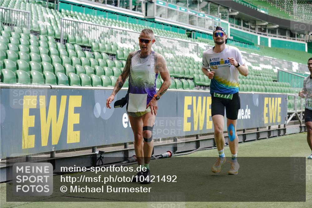 13.09.2026 - 21. swb-Marathon Bremen Michael Burmester http://msf.ph/oto/10421492 13.09.2026 12:59:25 Laufen im Stadion 135, 141, 148, 191, 226, 232, 260, 342, 511, 672, 745, 789, 790, 972, 1080, 1119, 1166, 1209, 1281, 1368, 1493, 1494, 1516, 1642, 1647, 1861, 1931, 1933, 1935, 2088, 2210, 2289, 2343, 2367, 2397, 2425, 2481, 2517, 2570, 2577, 2686, 2771, 2806, 2807, 2827, 2885, 2899, 2914, 2953, 2961, 2979, 3015, 3021, 3076, 3098, 3105, 3120, 3124, 3138, 3148, 3186, 3190, 3233, 3273, 3338, 3354, 3435, 3516, 3531, 3534, 3560, 3652, 3655, 3695, 3855, 3861, 3930, 3933, 3934, 205 meine-sportfotos.de