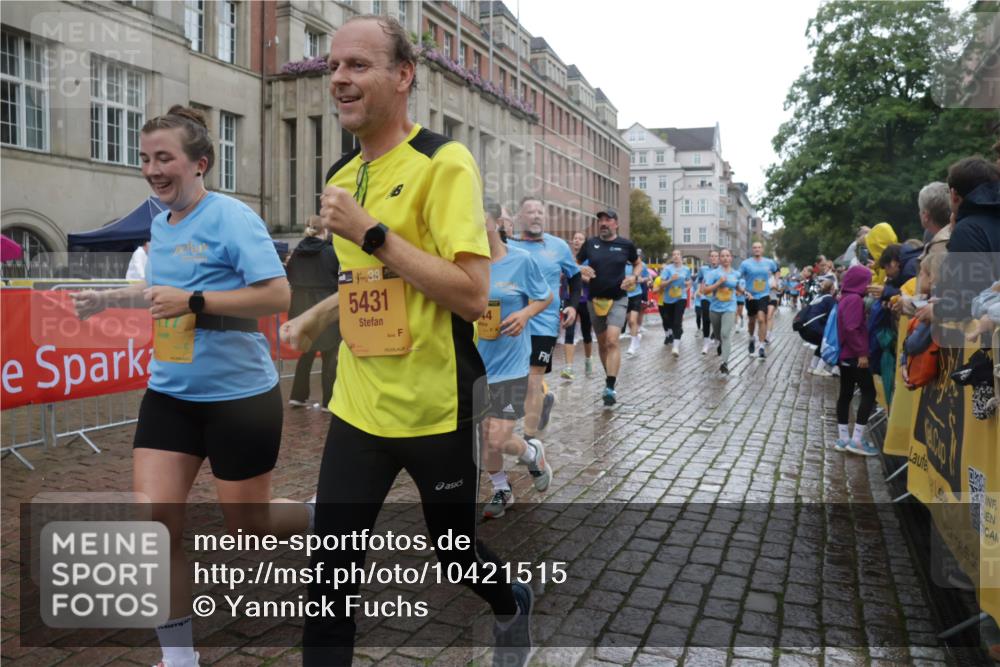 13.09.2026 - Kiel Lauf Yannick Fuchs http://msf.ph/oto/10421515 13.09.2026 10:54:27 Ziel 394, 932, 1127, 1287, 1613, 2259, 4246, 4827, 5318, 5560, 5578, 6063, 6166, 6208, 6571, 6887, 7558, 8328, 8711, 9462, 9633, 9655, 10049, 11156, 12526, 12710, 243, 548, 932, 1117, 1343, 1613, 1740, 1765, 2196, 2471, 2579, 2683, 2746, 3024, 3269, 3293, 3337, 3649, 3729, 3886, 4045, 4101, 4264, 4276, 4310, 4525, 4581, 4582, 4827, 4867, 5119, 5203, 5392, 5431, 5506, 5621, 5626, 5650, 5675, 5678, 5680, 6519, 6888, 7276, 7518, 7535, 8640, 8849, 8925, 9088, 9400, 396 meine-sportfotos.de