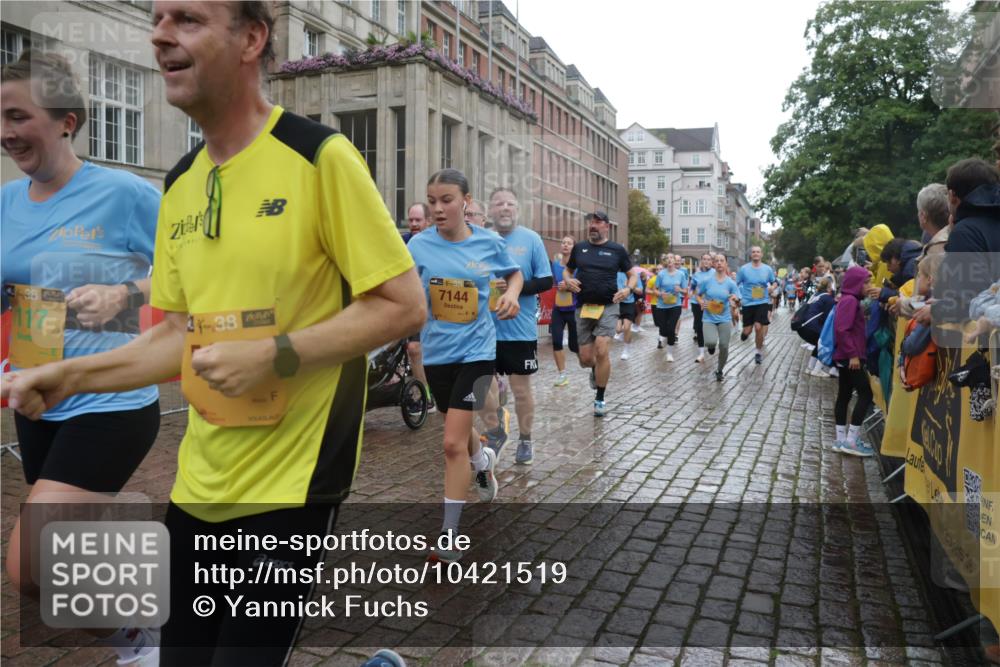 13.09.2026 - Kiel Lauf Yannick Fuchs http://msf.ph/oto/10421519 13.09.2026 10:54:27 Ziel 394, 932, 1127, 1287, 1613, 2259, 4246, 4827, 5318, 5560, 5578, 6063, 6166, 6208, 6571, 6887, 7558, 8328, 8711, 9462, 9633, 9655, 10049, 11156, 12526, 12710, 243, 548, 932, 1117, 1343, 1613, 1740, 1765, 2196, 2471, 2579, 2683, 2746, 3024, 3269, 3293, 3337, 3649, 3729, 3886, 4045, 4101, 4264, 4276, 4310, 4525, 4581, 4582, 4827, 4867, 5119, 5203, 5392, 5431, 5506, 5621, 5626, 5650, 5675, 5678, 5680, 6519, 6888, 7276, 7518, 7535, 8640, 8849, 8925, 9088, 9400, 396 meine-sportfotos.de