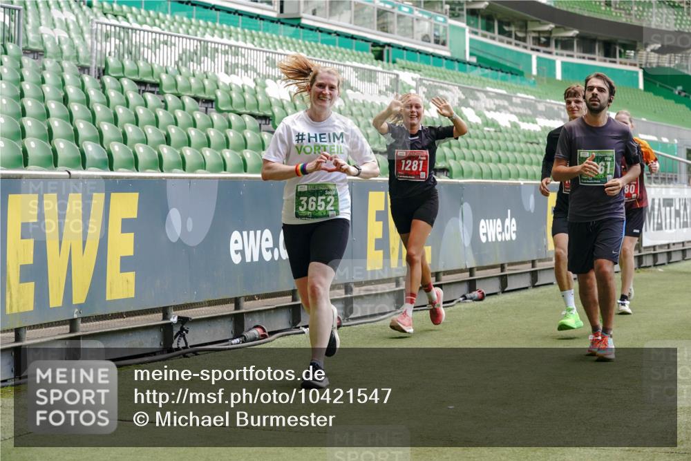 13.09.2026 - 21. swb-Marathon Bremen Michael Burmester http://msf.ph/oto/10421547 13.09.2026 12:59:29 Laufen im Stadion 135, 141, 148, 191, 226, 232, 260, 342, 511, 651, 672, 745, 789, 972, 1080, 1119, 1166, 1209, 1281, 1368, 1493, 1494, 1516, 1642, 1647, 1861, 1931, 1933, 1935, 1963, 2088, 2210, 2289, 2293, 2306, 2343, 2367, 2425, 2481, 2517, 2570, 2577, 2686, 2771, 2806, 2807, 2827, 2885, 2899, 2914, 2953, 2961, 2979, 3015, 3021, 3076, 3098, 3105, 3120, 3124, 3148, 3190, 3233, 3273, 3338, 3354, 3435, 3480, 3516, 3531, 3534, 3560, 3652, 3655, 3729, 3855, 3861, 3930, 3933, 3934, 205 meine-sportfotos.de