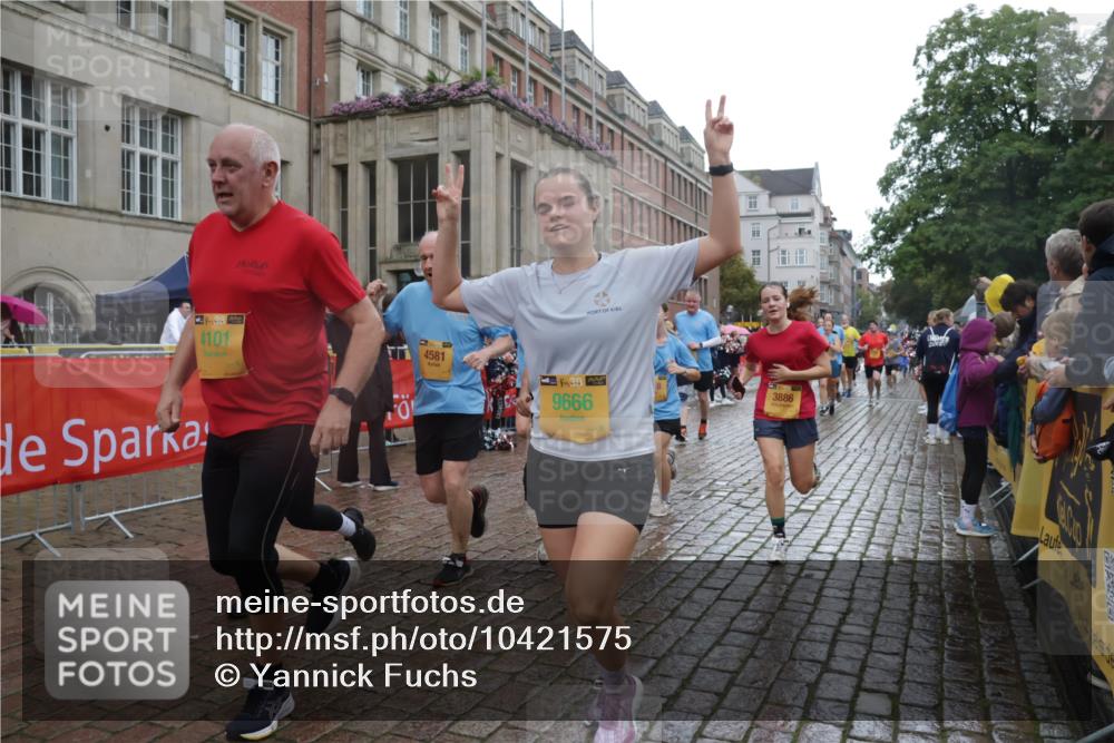 13.09.2026 - Kiel Lauf Yannick Fuchs http://msf.ph/oto/10421575 13.09.2026 10:54:32 Ziel 1127, 1287, 2259, 2506, 4502, 5560, 5578, 5821, 6063, 6166, 6208, 6571, 6887, 7558, 8328, 8542, 8711, 8867, 9462, 9633, 9655, 10049, 11156, 11529, 11760, 12526, 12529, 12710, 243, 394, 548, 932, 1343, 1613, 1740, 1765, 2196, 2471, 2579, 2746, 3024, 3269, 3293, 3337, 3649, 3729, 3886, 4101, 4246, 4264, 4310, 4525, 4581, 4582, 4827, 4867, 5119, 5318, 5392, 5621, 5675, 5678, 5680, 6519, 6888, 7276, 7518, 7535, 8328, 8640, 8849, 8925, 9088, 9400, 396 meine-sportfotos.de