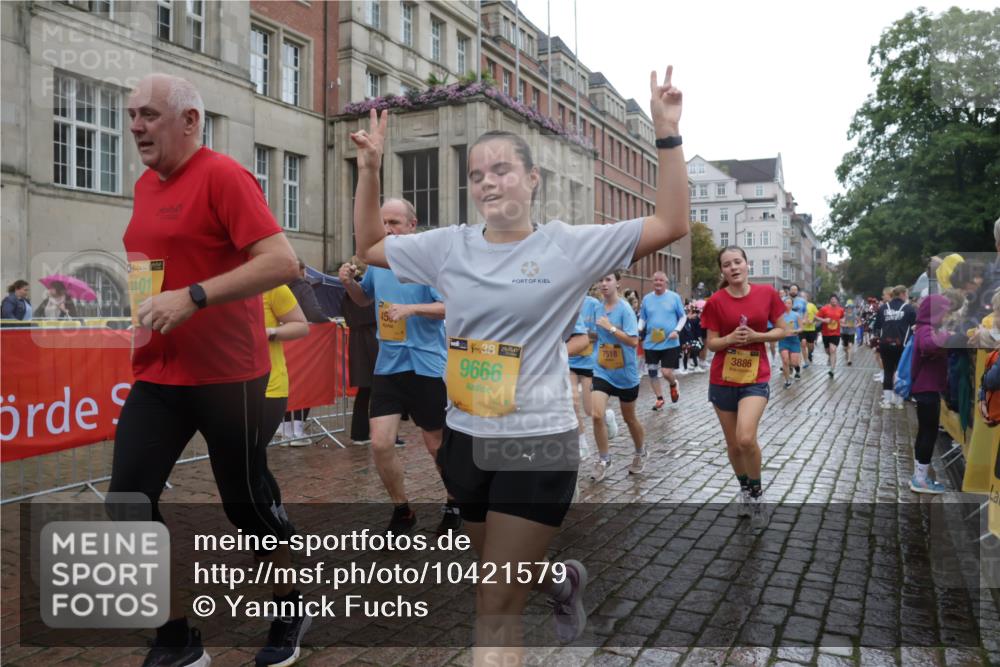 13.09.2026 - Kiel Lauf Yannick Fuchs http://msf.ph/oto/10421579 13.09.2026 10:54:32 Ziel 1127, 1287, 2259, 2506, 4502, 5560, 5578, 5821, 6063, 6166, 6208, 6571, 6887, 7558, 8328, 8542, 8711, 8867, 9462, 9633, 9655, 10049, 11156, 11529, 11760, 12526, 12529, 12710, 243, 394, 548, 932, 1343, 1613, 1740, 1765, 2196, 2471, 2579, 2746, 3024, 3269, 3293, 3337, 3649, 3729, 3886, 4101, 4246, 4264, 4310, 4525, 4581, 4582, 4827, 4867, 5119, 5318, 5392, 5621, 5675, 5678, 5680, 6519, 6888, 7276, 7518, 7535, 8328, 8640, 8849, 8925, 9088, 9400, 396 meine-sportfotos.de