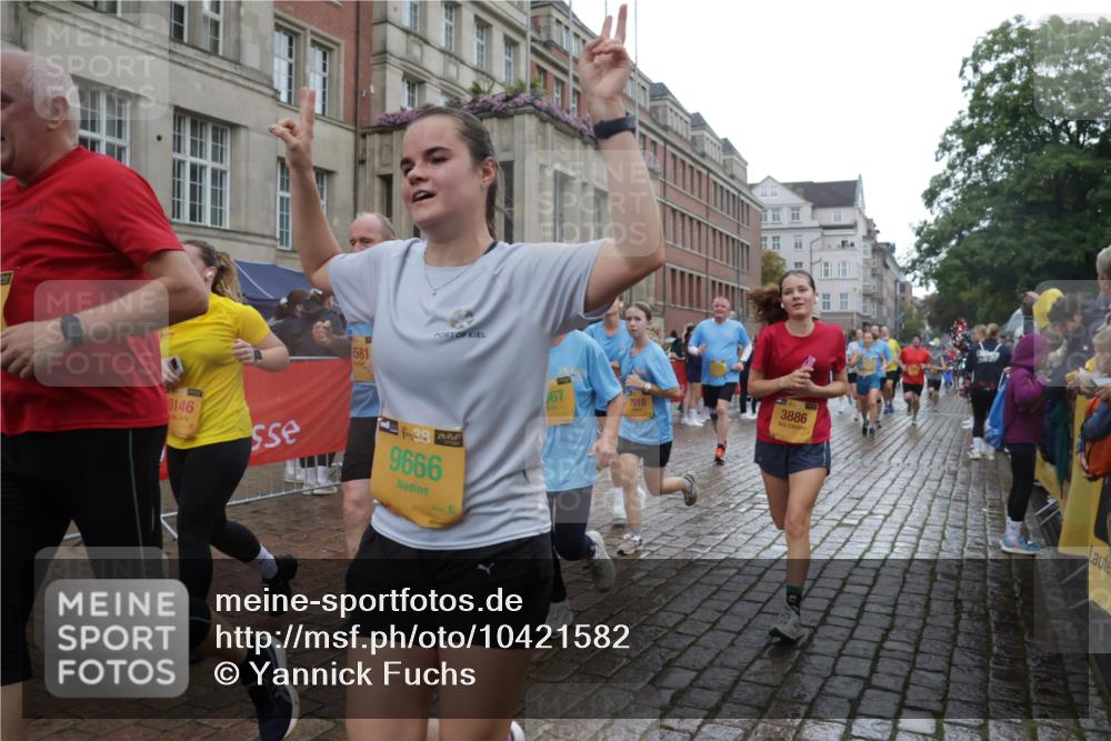 13.09.2026 - Kiel Lauf Yannick Fuchs http://msf.ph/oto/10421582 13.09.2026 10:54:32 Ziel 1127, 1287, 2259, 2506, 4502, 5560, 5578, 5821, 6063, 6166, 6208, 6571, 6887, 7558, 8328, 8542, 8711, 8867, 9462, 9633, 9655, 10049, 11156, 11529, 11760, 12526, 12529, 12710, 243, 394, 548, 932, 1343, 1613, 1740, 1765, 2196, 2471, 2579, 2746, 3024, 3269, 3293, 3337, 3649, 3729, 3886, 4101, 4246, 4264, 4310, 4525, 4581, 4582, 4827, 4867, 5119, 5318, 5392, 5621, 5675, 5678, 5680, 6519, 6888, 7276, 7518, 7535, 8328, 8640, 8849, 8925, 9088, 9400, 396 meine-sportfotos.de