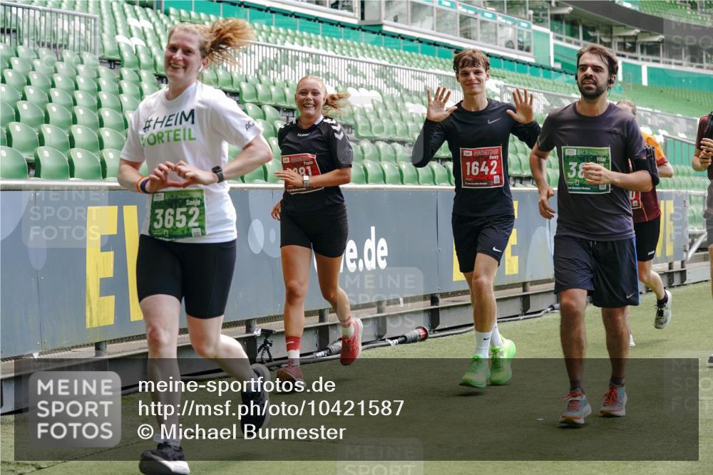 13.09.2026 - 21. swb-Marathon Bremen Michael Burmester http://msf.ph/oto/10421587 13.09.2026 12:59:30 Laufen im Stadion 135, 141, 148, 191, 226, 232, 260, 342, 511, 651, 672, 745, 972, 1080, 1119, 1166, 1209, 1281, 1368, 1493, 1494, 1516, 1642, 1647, 1861, 1931, 1933, 1935, 1963, 2088, 2210, 2289, 2293, 2306, 2343, 2367, 2425, 2481, 2517, 2570, 2577, 2686, 2771, 2806, 2807, 2827, 2885, 2899, 2914, 2953, 2961, 2979, 3015, 3021, 3076, 3098, 3105, 3120, 3124, 3148, 3190, 3233, 3273, 3338, 3354, 3435, 3480, 3516, 3531, 3534, 3560, 3652, 3729, 3855, 3861, 3930, 3933, 3934, 205 meine-sportfotos.de