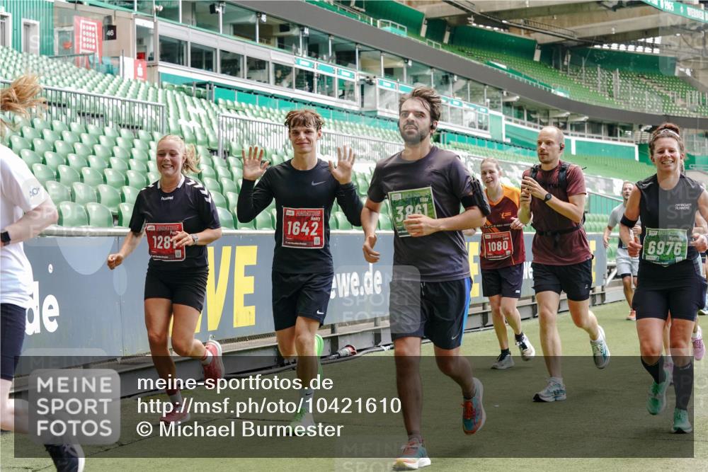 13.09.2026 - 21. swb-Marathon Bremen Michael Burmester http://msf.ph/oto/10421610 13.09.2026 12:59:31 Laufen im Stadion 135, 141, 148, 191, 226, 232, 260, 342, 511, 651, 672, 745, 972, 1080, 1119, 1166, 1209, 1281, 1368, 1493, 1494, 1516, 1642, 1647, 1861, 1931, 1933, 1935, 1963, 2088, 2210, 2289, 2293, 2306, 2343, 2367, 2425, 2481, 2517, 2570, 2577, 2686, 2771, 2806, 2807, 2827, 2885, 2899, 2914, 2953, 2961, 2979, 3015, 3021, 3076, 3098, 3105, 3120, 3124, 3148, 3190, 3233, 3273, 3338, 3354, 3435, 3480, 3516, 3531, 3534, 3560, 3652, 3729, 3855, 3861, 3930, 3933, 3934, 205 meine-sportfotos.de