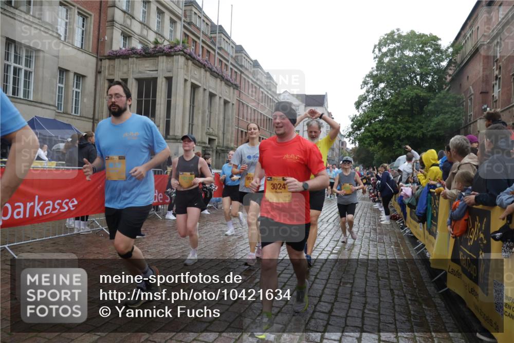 13.09.2026 - Kiel Lauf Yannick Fuchs http://msf.ph/oto/10421634 13.09.2026 10:54:37 Ziel 1127, 1287, 2506, 3939, 4091, 4502, 4938, 5302, 5560, 5821, 6166, 6887, 6889, 7046, 7558, 8542, 8867, 9297, 9424, 9462, 9633, 10015, 10740, 11156, 11529, 11760, 12268, 12526, 12529, 12710, 243, 394, 548, 932, 1127, 1343, 1613, 1740, 1765, 2196, 2259, 2471, 2579, 2746, 3024, 3293, 3337, 3649, 3729, 4246, 4264, 4310, 4525, 4582, 4827, 5119, 5318, 5392, 5578, 5680, 6063, 6208, 6519, 6571, 6887, 6888, 7276, 7535, 7558, 8328, 8640, 8711, 8849, 8925, 9088, 9400, 396, 454 meine-sportfotos.de