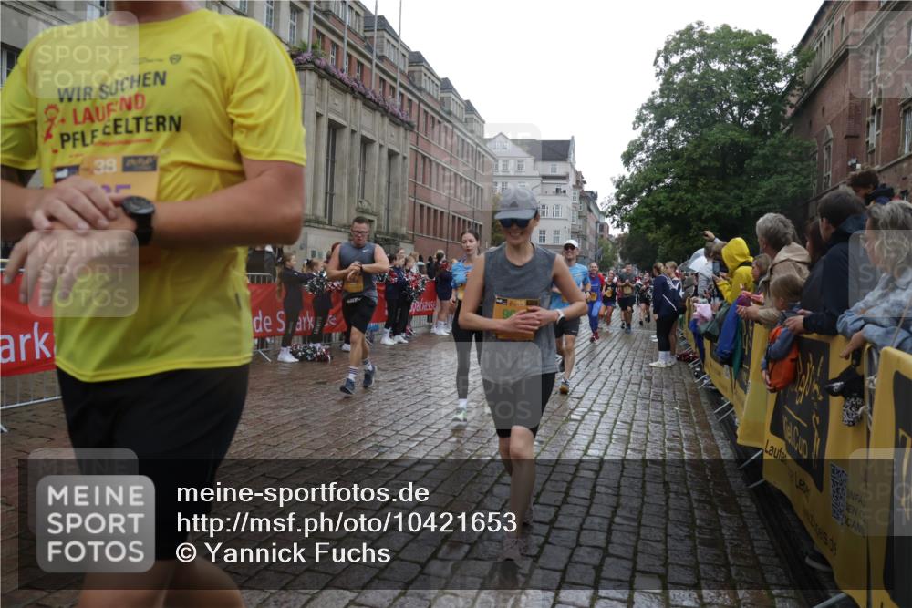 13.09.2026 - Kiel Lauf Yannick Fuchs http://msf.ph/oto/10421653 13.09.2026 10:54:38 Ziel 1287, 2506, 3939, 4091, 4502, 4938, 5302, 5560, 5821, 6166, 6889, 7046, 8542, 8867, 9297, 9424, 9462, 9633, 10015, 10740, 11156, 11529, 11760, 12268, 12526, 12529, 12710, 243, 394, 548, 932, 1127, 1343, 1613, 1740, 1765, 2196, 2259, 2471, 2579, 2746, 3293, 3337, 3649, 3729, 4246, 4264, 4310, 4525, 4582, 4827, 5119, 5318, 5392, 5578, 6063, 6208, 6519, 6571, 6887, 6888, 7276, 7535, 7558, 8328, 8640, 8711, 8849, 8925, 9088, 9400, 396, 454 meine-sportfotos.de