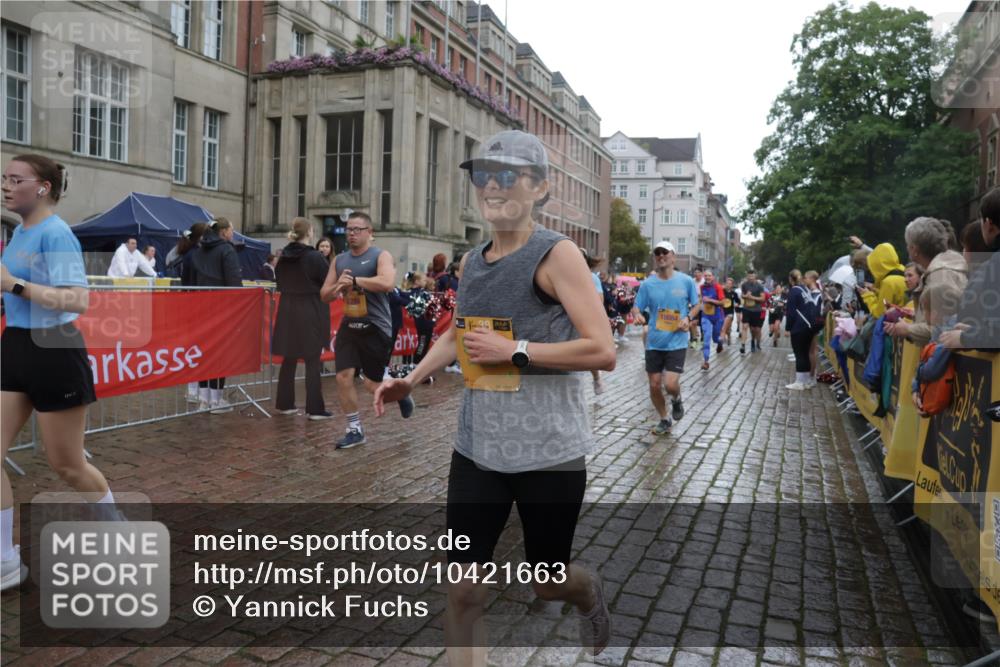 13.09.2026 - Kiel Lauf Yannick Fuchs http://msf.ph/oto/10421663 13.09.2026 10:54:39 Ziel 1063, 1287, 2506, 3939, 4091, 4502, 4772, 4938, 5302, 5560, 5821, 5923, 6166, 6889, 7046, 8542, 8867, 9297, 9424, 9462, 9633, 10015, 10740, 11156, 11529, 11760, 12268, 12526, 12529, 12710, 243, 394, 548, 932, 1127, 1343, 1613, 1740, 1765, 2196, 2259, 2471, 2579, 2746, 3293, 3337, 3649, 3729, 4246, 4264, 4310, 4525, 4582, 4827, 5119, 5318, 5392, 5560, 5578, 6063, 6208, 6519, 6571, 6887, 6888, 7276, 7558, 8328, 8640, 8711, 8849, 8925, 9088, 9400, 396, 454 meine-sportfotos.de