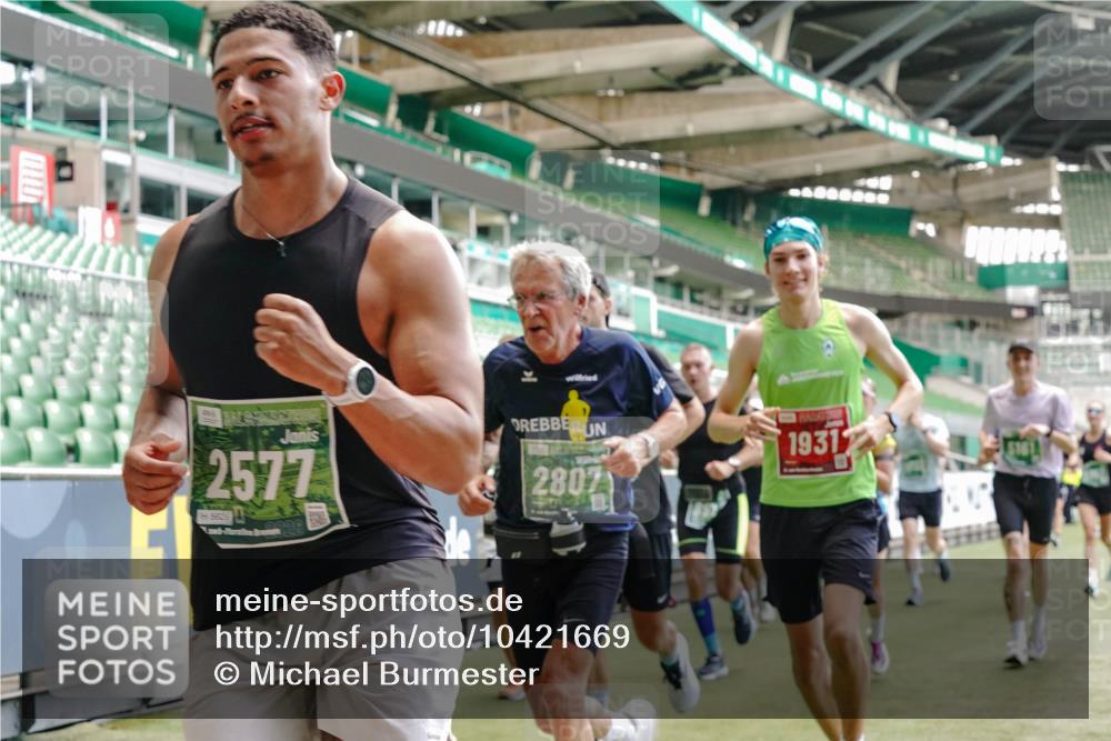 13.09.2026 - 21. swb-Marathon Bremen Michael Burmester http://msf.ph/oto/10421669 13.09.2026 12:59:34 Laufen im Stadion 135, 141, 148, 191, 226, 232, 260, 342, 511, 651, 672, 745, 972, 1080, 1166, 1209, 1281, 1368, 1493, 1494, 1516, 1642, 1647, 1650, 1861, 1931, 1933, 1935, 1963, 2088, 2210, 2289, 2293, 2306, 2322, 2343, 2367, 2425, 2481, 2517, 2570, 2577, 2686, 2771, 2806, 2807, 2827, 2885, 2899, 2914, 2953, 2961, 2979, 3015, 3021, 3076, 3098, 3105, 3120, 3124, 3145, 3148, 3190, 3233, 3273, 3338, 3354, 3435, 3480, 3516, 3531, 3560, 3652, 3729, 3855, 3861, 3930, 3933, 3934, 205 meine-sportfotos.de