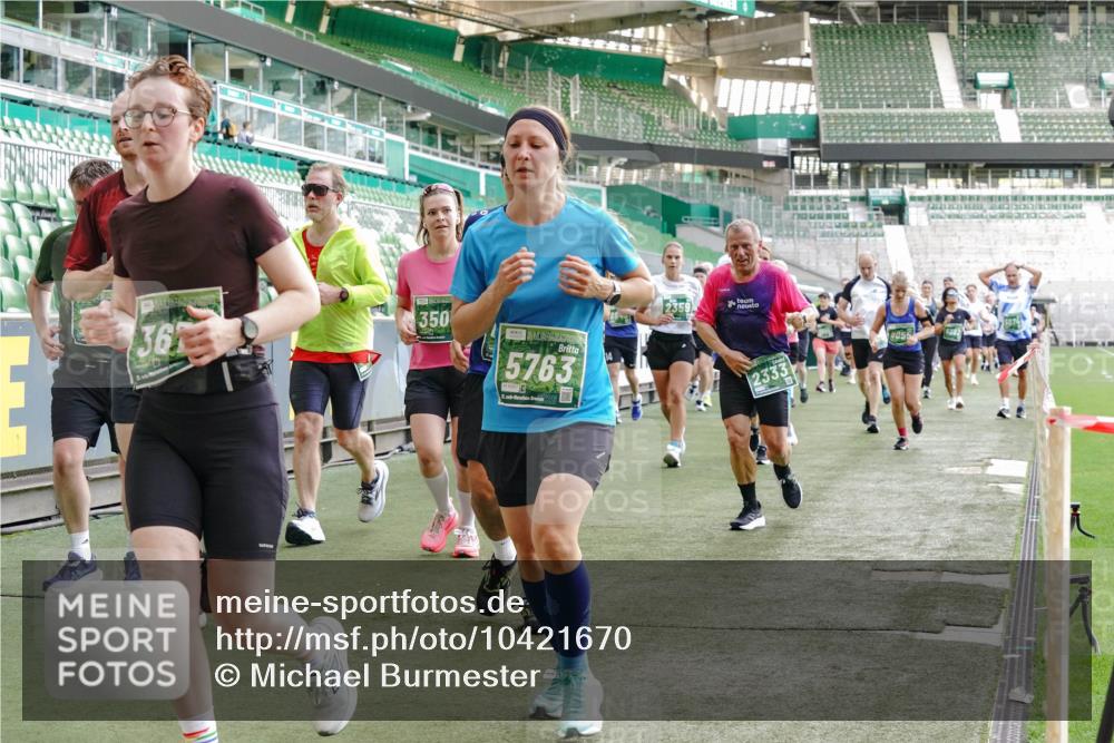 13.09.2026 - 21. swb-Marathon Bremen Michael Burmester http://msf.ph/oto/10421670 13.09.2026 13:22:24 Laufen im Stadion 128, 160, 211, 258, 343, 351, 423, 441, 571, 601, 609, 620, 708, 782, 851, 892, 1060, 1094, 1157, 1158, 1177, 1178, 1259, 1316, 1331, 1344, 1417, 1518, 1657, 1669, 1676, 1691, 1729, 1746, 1788, 1808, 1883, 2213, 2290, 2414, 2433, 2475, 2504, 2526, 2551, 2619, 2632, 2652, 2660, 2685, 2711, 2736, 2828, 2954, 2964, 2995, 3010, 3022, 3034, 3070, 3074, 3144, 3225, 3252, 3347, 3351, 3505, 3530, 3559, 3682, 3784, 4020, 4054, 4231, 4406, 4407, 4431, 4467, 4584, 1506 meine-sportfotos.de