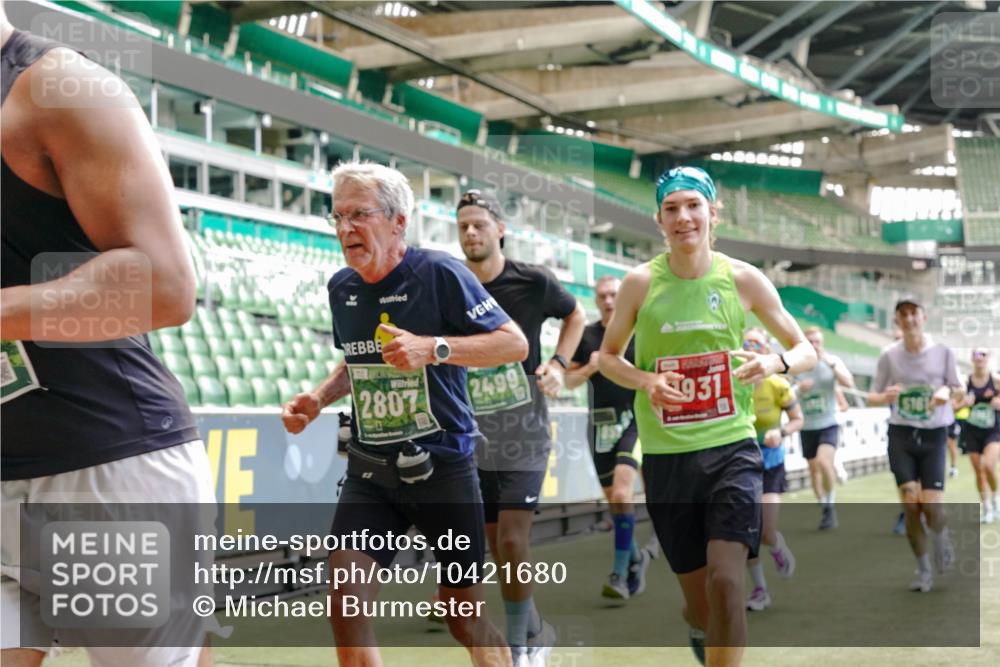 13.09.2026 - 21. swb-Marathon Bremen Michael Burmester http://msf.ph/oto/10421680 13.09.2026 12:59:34 Laufen im Stadion 135, 141, 148, 191, 226, 232, 260, 342, 511, 651, 672, 745, 972, 1080, 1166, 1209, 1281, 1368, 1493, 1494, 1516, 1642, 1647, 1650, 1861, 1931, 1933, 1935, 1963, 2088, 2210, 2289, 2293, 2306, 2322, 2343, 2367, 2425, 2481, 2517, 2570, 2577, 2686, 2771, 2806, 2807, 2827, 2885, 2899, 2914, 2953, 2961, 2979, 3015, 3021, 3076, 3098, 3105, 3120, 3124, 3145, 3148, 3190, 3233, 3273, 3338, 3354, 3435, 3480, 3516, 3531, 3560, 3652, 3729, 3855, 3861, 3930, 3933, 3934, 205 meine-sportfotos.de