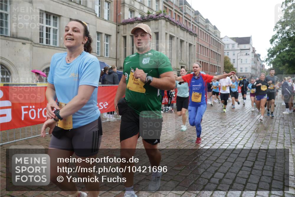 13.09.2026 - Kiel Lauf Yannick Fuchs http://msf.ph/oto/10421696 13.09.2026 10:54:41 Ziel 396, 796, 1063, 1287, 1940, 2506, 3939, 3950, 4091, 4502, 4772, 4938, 5302, 5821, 5923, 6166, 6889, 7046, 7696, 8222, 8484, 8542, 8867, 9297, 9424, 9462, 9633, 10015, 10740, 11529, 11760, 12268, 12529, 12710, 243, 394, 548, 932, 1127, 1343, 1613, 1765, 2196, 2259, 2471, 2579, 2746, 3293, 3337, 3649, 3729, 4246, 4310, 4525, 4582, 4827, 5318, 5392, 5560, 5578, 6063, 6208, 6519, 6571, 6887, 6888, 7276, 7558, 8328, 8640, 8711, 8849, 8925, 9400, 9462, 454 meine-sportfotos.de