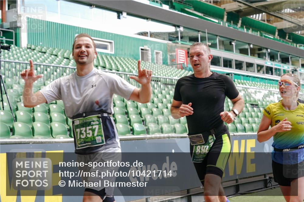 13.09.2026 - 21. swb-Marathon Bremen Michael Burmester http://msf.ph/oto/10421714 13.09.2026 12:59:36 Laufen im Stadion 135, 141, 148, 191, 226, 232, 260, 342, 511, 651, 745, 972, 1080, 1166, 1209, 1281, 1368, 1493, 1494, 1516, 1642, 1650, 1861, 1931, 1935, 1963, 2088, 2210, 2289, 2293, 2306, 2322, 2343, 2367, 2425, 2481, 2517, 2570, 2577, 2686, 2771, 2806, 2807, 2827, 2885, 2899, 2914, 2953, 2961, 2979, 3015, 3021, 3076, 3098, 3105, 3120, 3124, 3145, 3148, 3190, 3233, 3273, 3338, 3354, 3435, 3480, 3516, 3531, 3560, 3652, 3729, 3855, 3861, 3930, 3933, 3934, 205 meine-sportfotos.de
